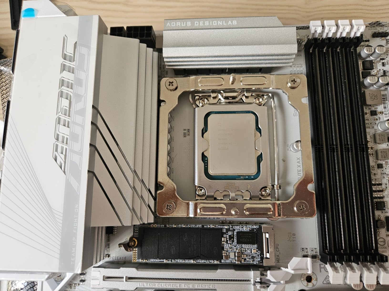 GIGABYTE B760M AORUS ELITE X AX scheda madre DDR5 micro-ATX