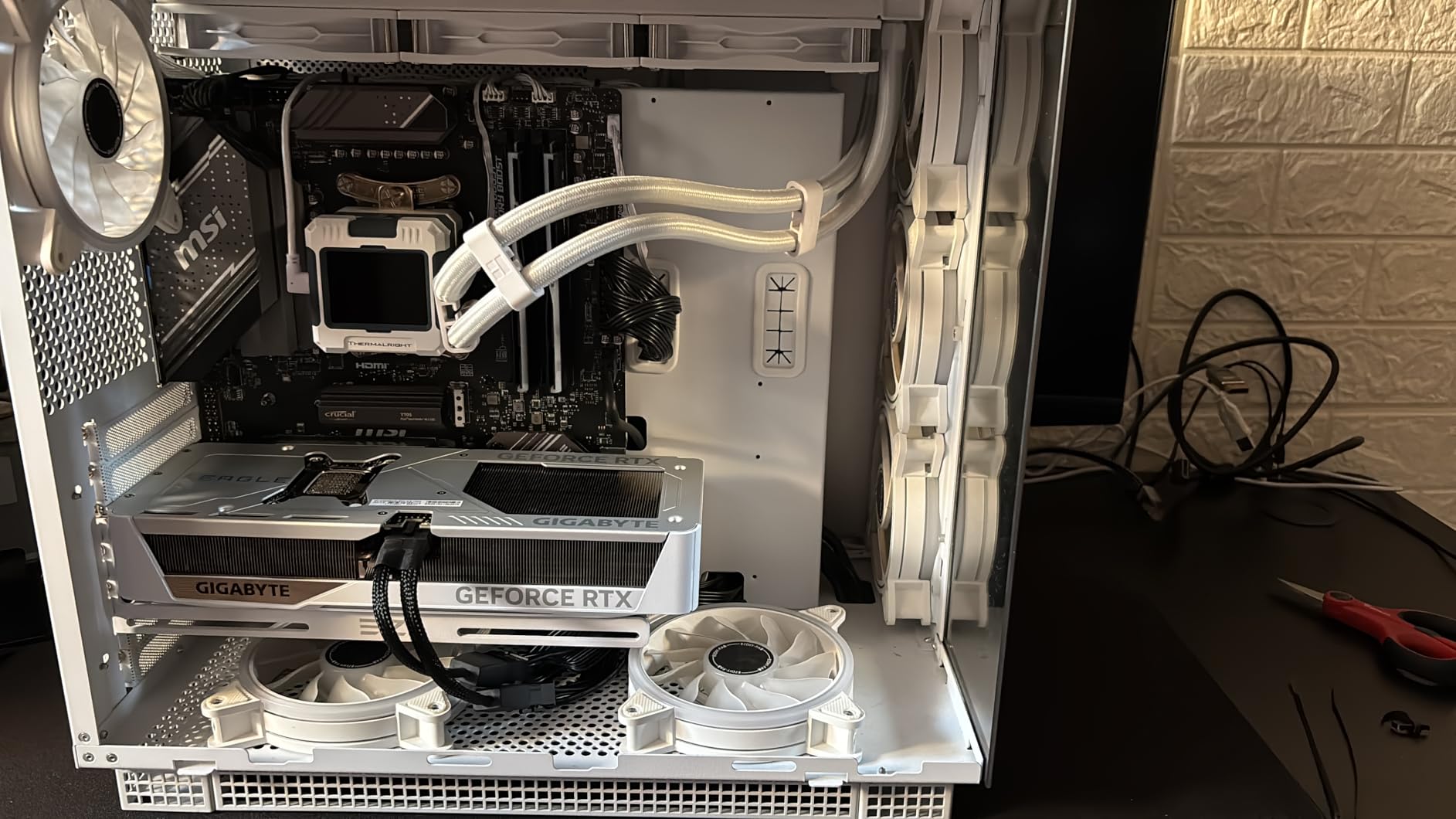 GIGABYTE RTX 5070 EAGLE OC ICE SFF 12G scheda grafica 12GB GDDR7