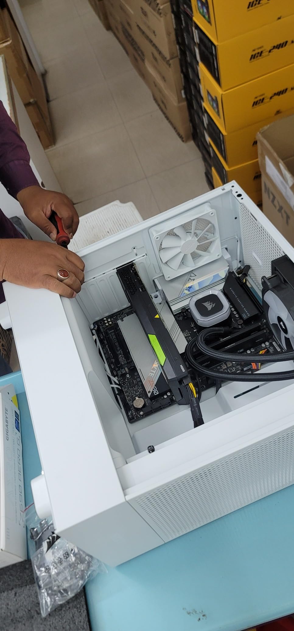 Gigabyte Z690 Aero G scheda madre ATX DDR5 WiFi 6