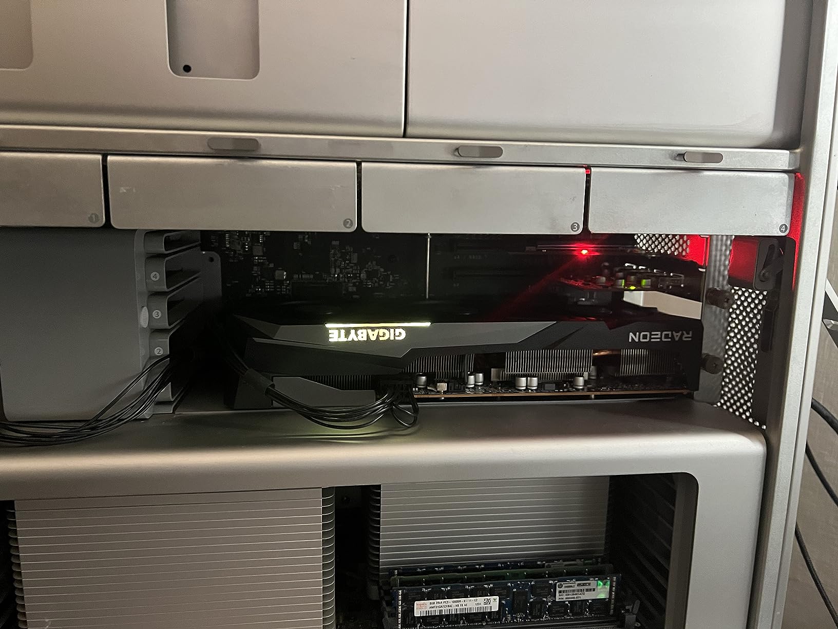 GIGABYTE GAMING OC PRO RX 6600 XT scheda video 8GB