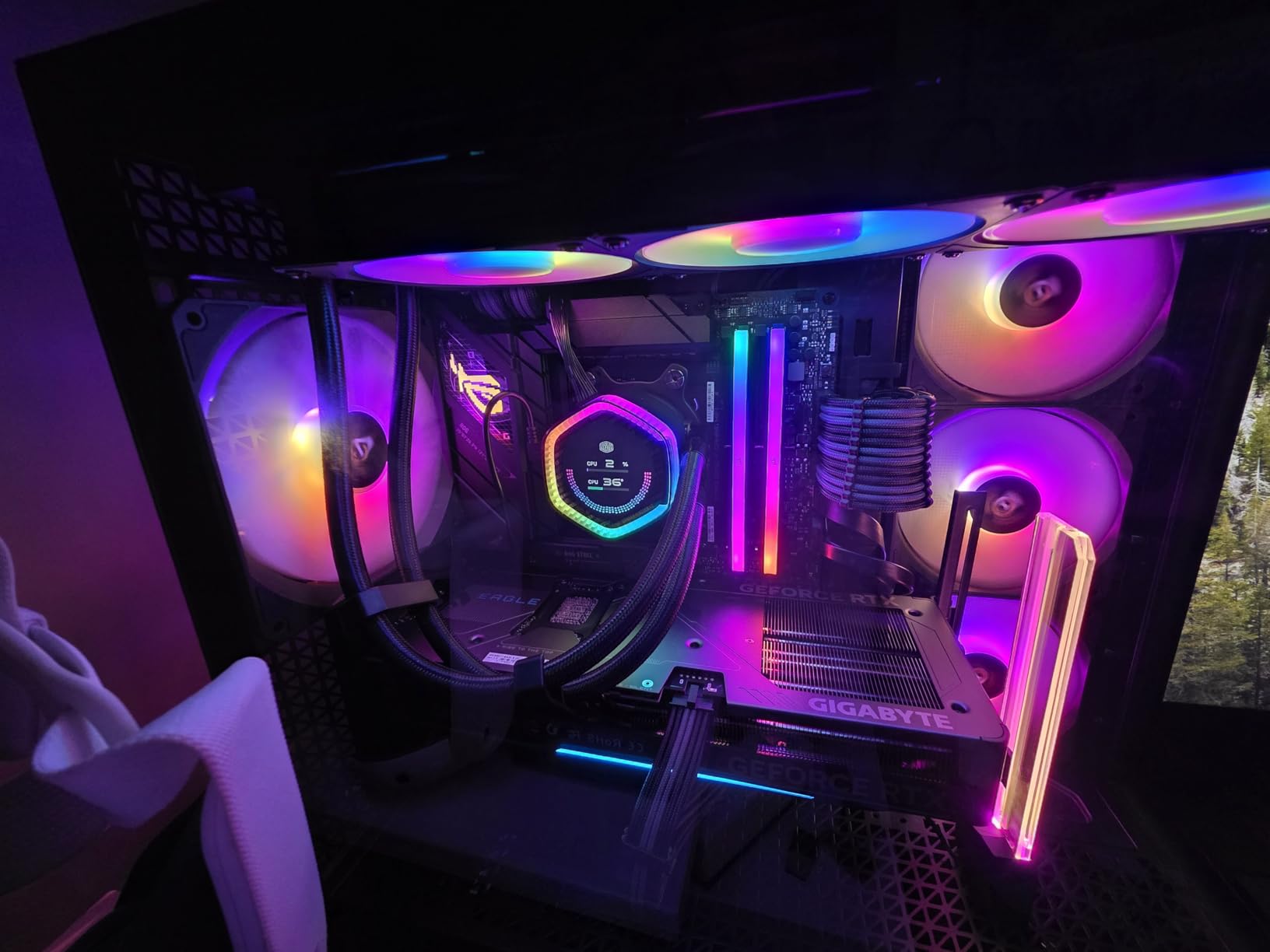 Gigabyte GeForce RTX 5070 Ti Eagle OC SFF 16G scheda video GDDR7