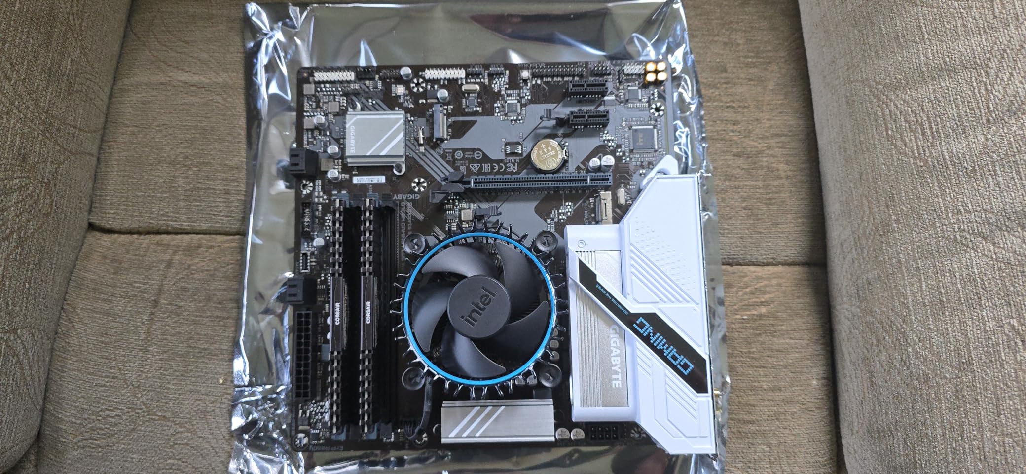 Gigabyte B760M Gaming Plus Wifi Scheda Madre DDR4