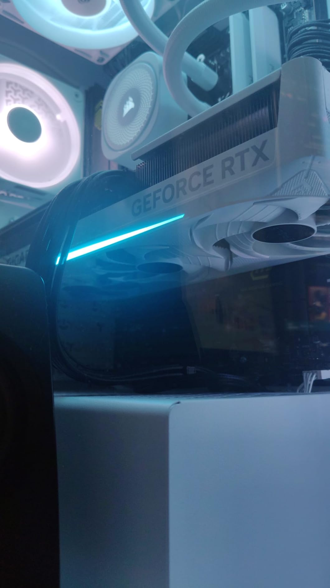Gigabyte RTX 5070 Ti Eagle OC Ice SFF 16G scheda video 16GB GDDR7