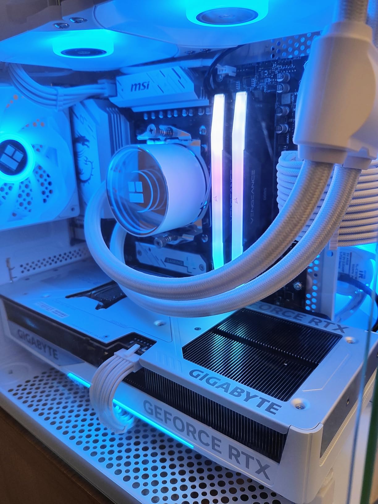 Gigabyte RTX 5070 Ti Eagle OC Ice SFF 16G scheda video 16GB GDDR7