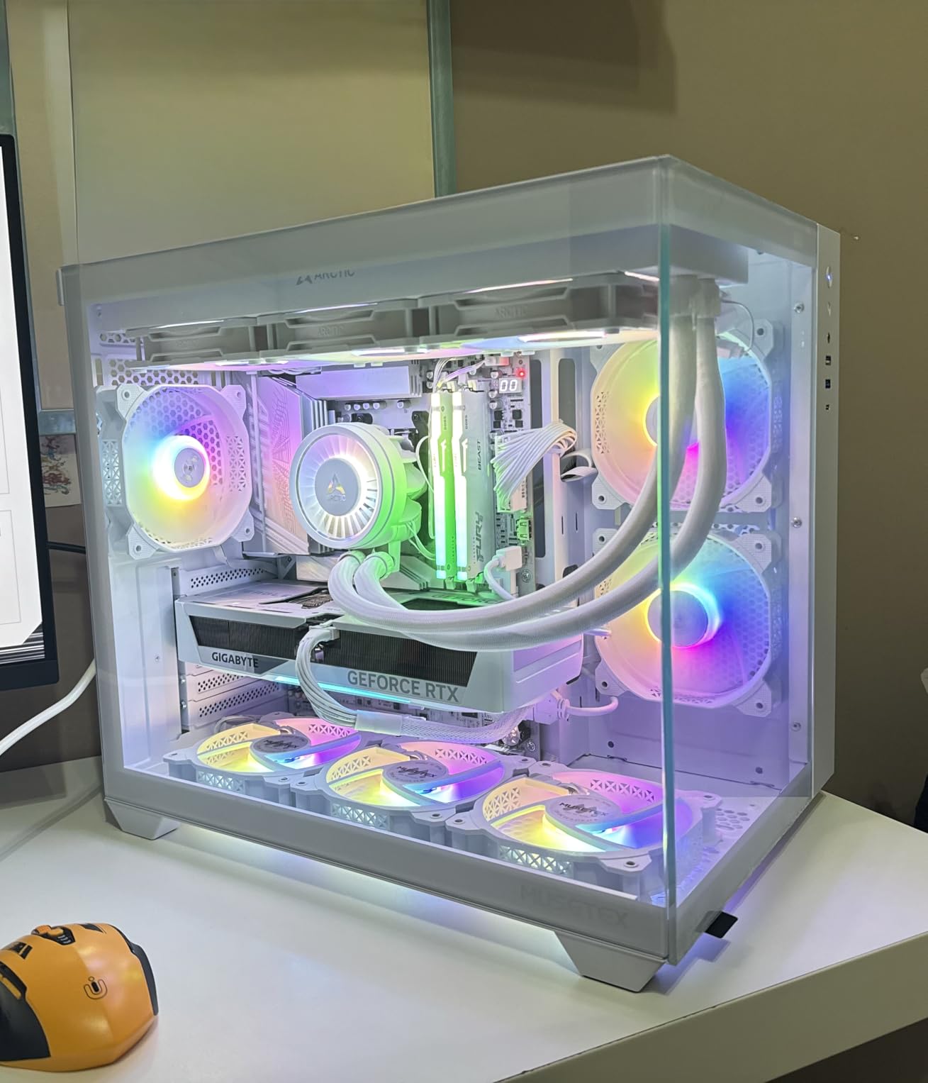 GIGABYTE RTX 5070 EAGLE OC ICE SFF 12G scheda grafica 12GB GDDR7