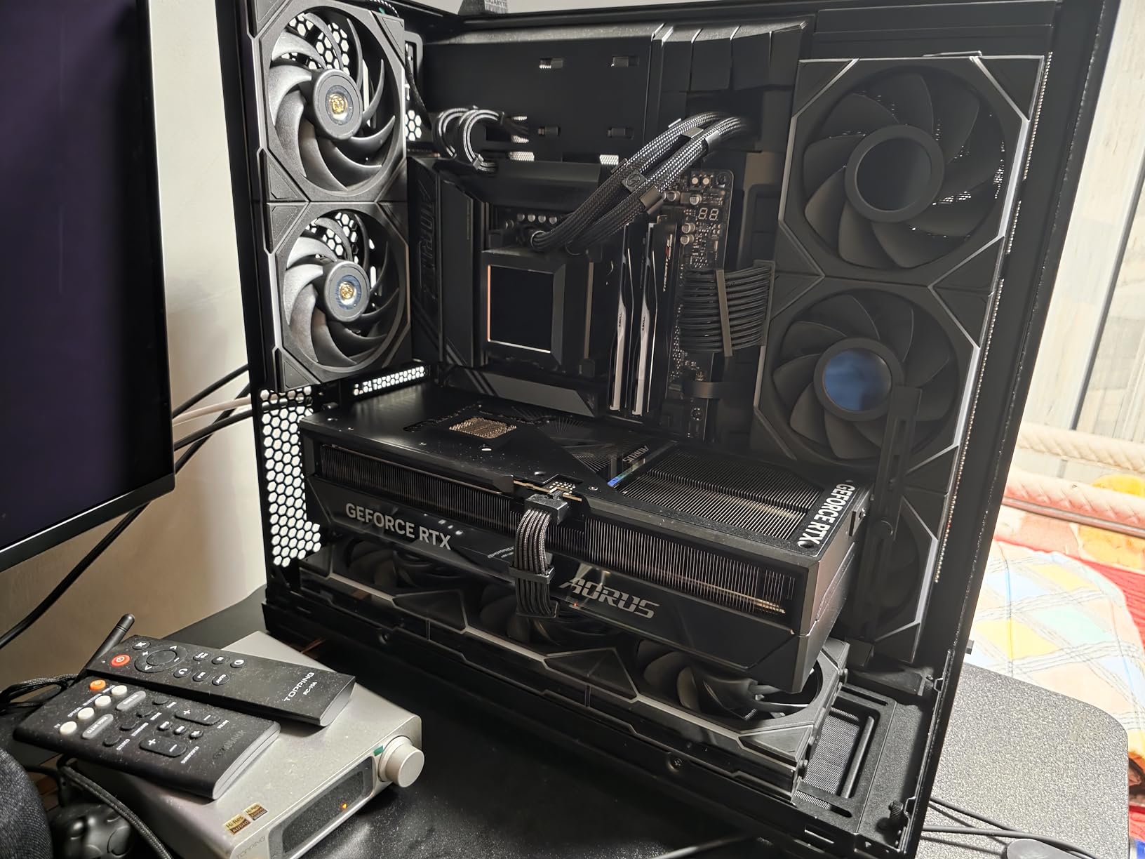GIGABYTE RTX 5090 AORUS MASTER scheda video 32GB GDDR7