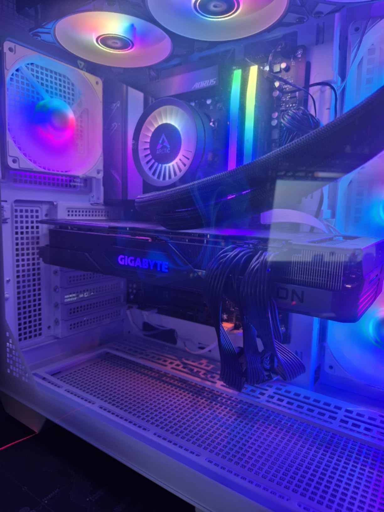 Gigabyte Gaming OC RX 7900 XT scheda video 20GB GDDR6