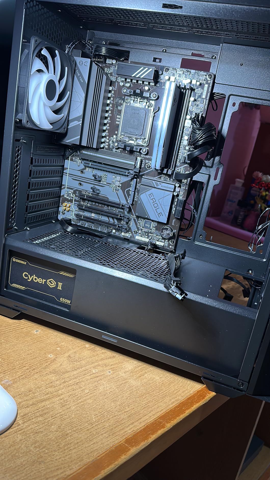 GIGABYTE EAGLE B650 scheda madre AM5 DDR5 PCIe 5.0