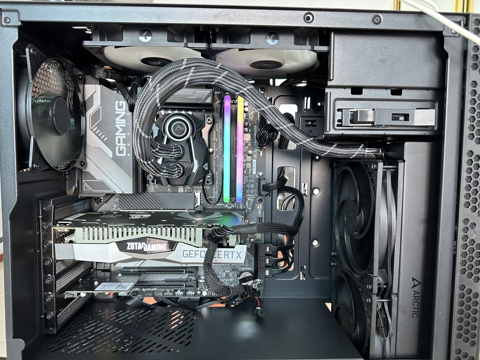 GIGABYTE Z790 Gaming X AX scheda madre ATX DDR5 WiFi 6E