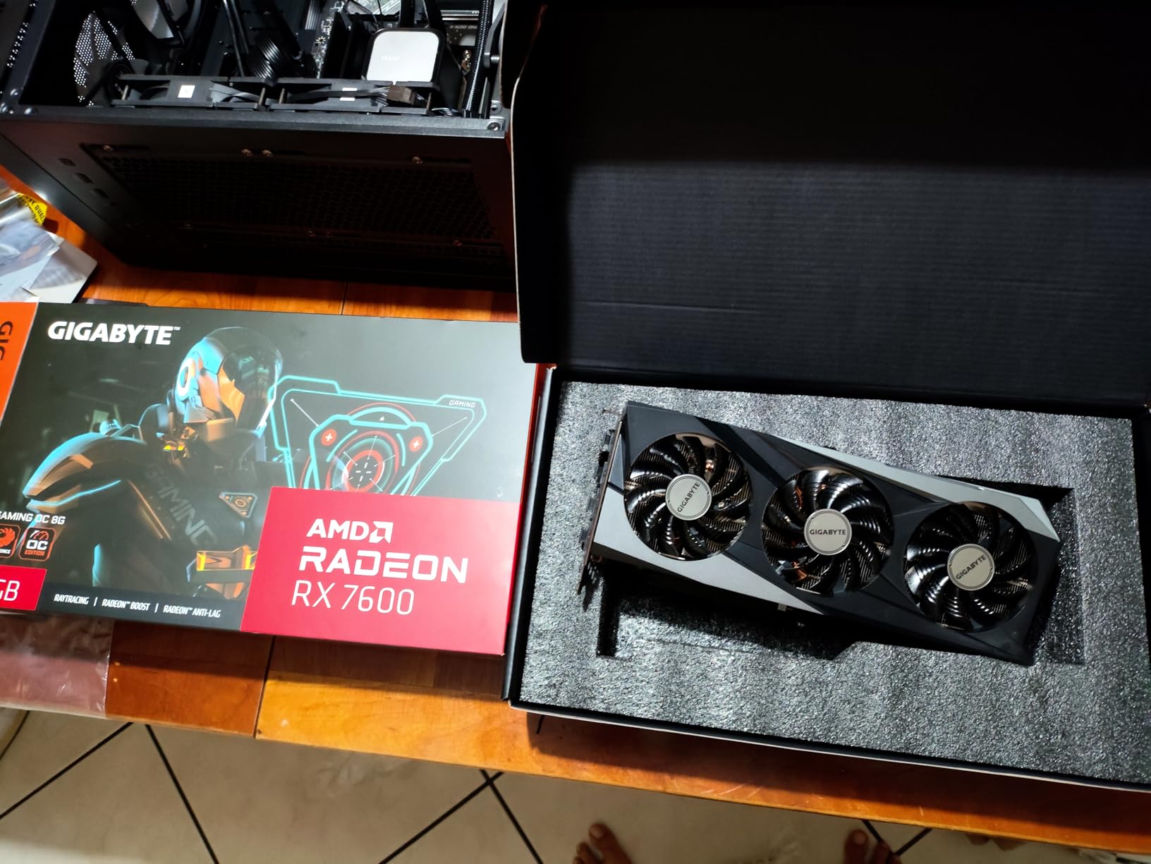 GIGABYTE RX 7600 Gaming OC 8G scheda video GDDR6
