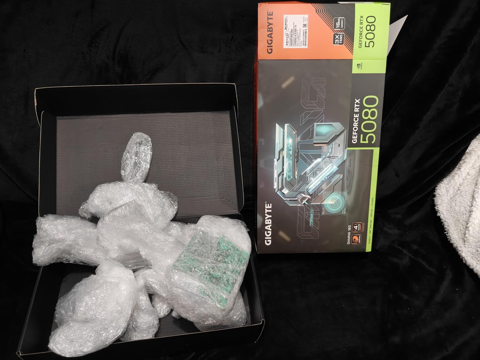 GIGABYTE RTX 5080 GAMING 16G scheda video 16GB GDDR7