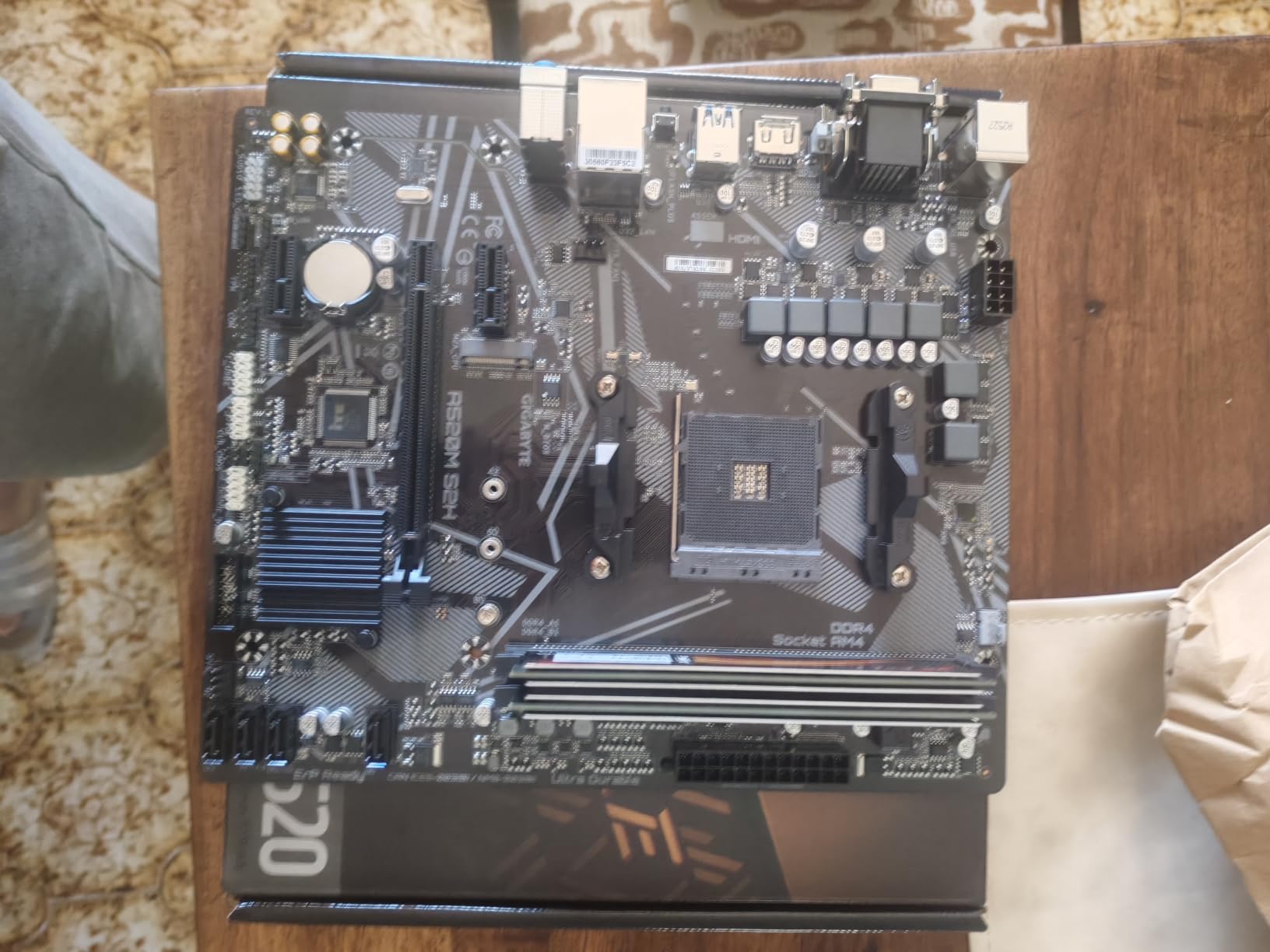 Gigabyte A520M S2H scheda madre Micro ATX AM4 DDR4