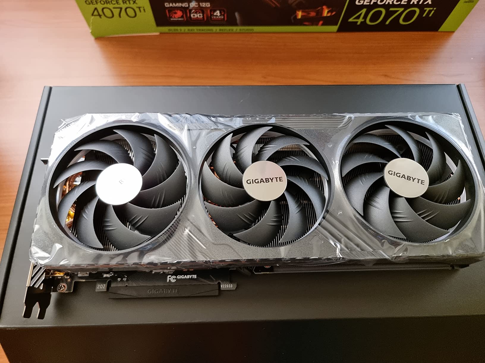 GIGABYTE RTX 4070 Ti GAMING OC scheda video 12GB GDDR6X
