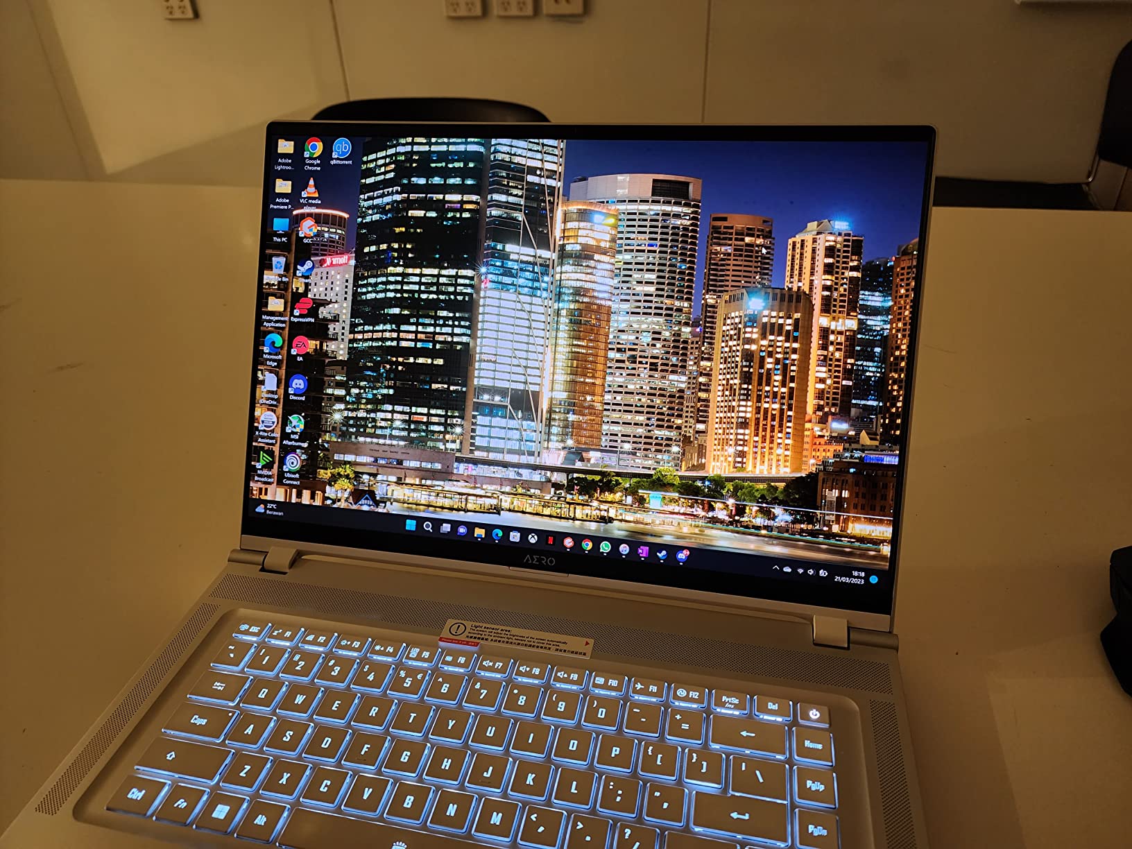 GIGABYTE AERO 16 OLED notebook RTX 4070 32GB 1TB display OLED