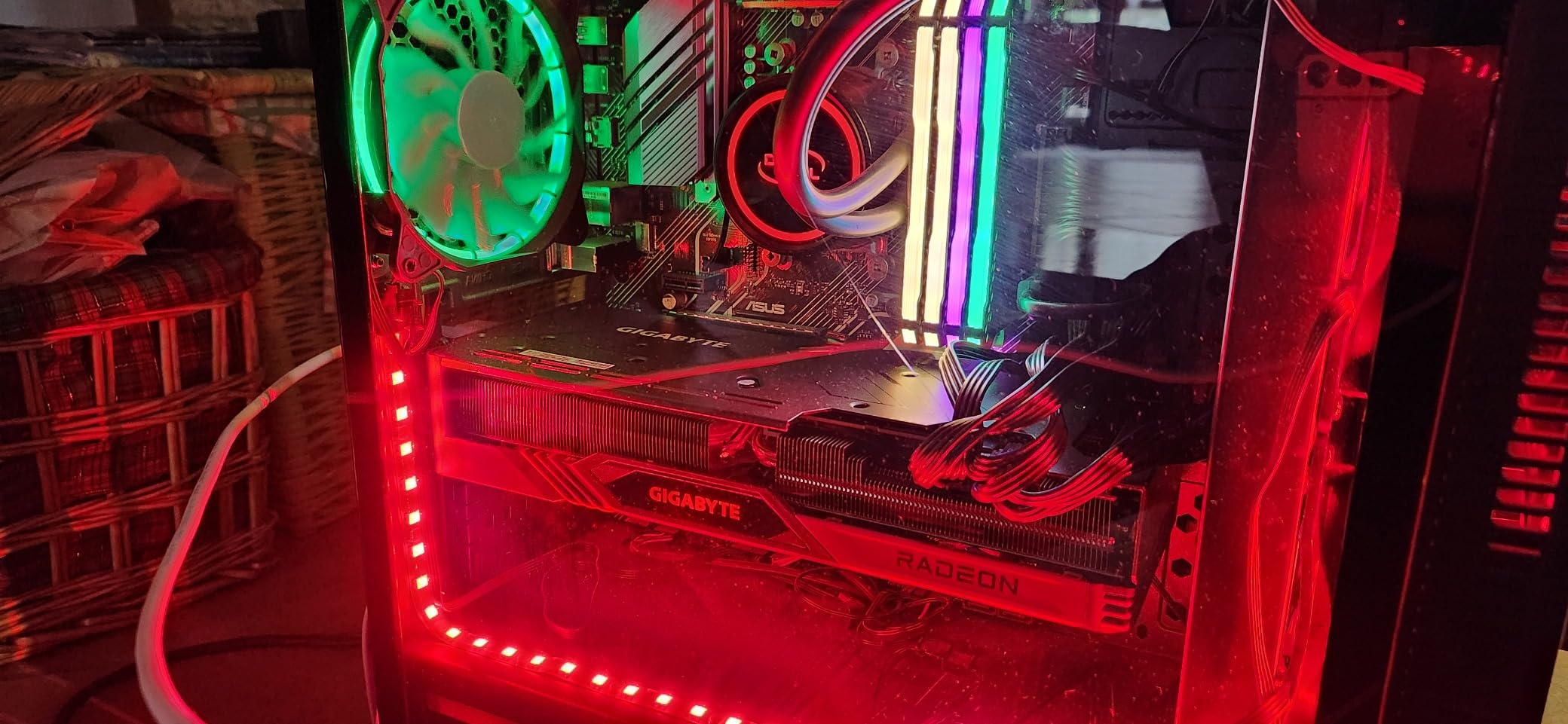 Gigabyte Gaming OC RX 7800 XT scheda video 16GB GDDR6