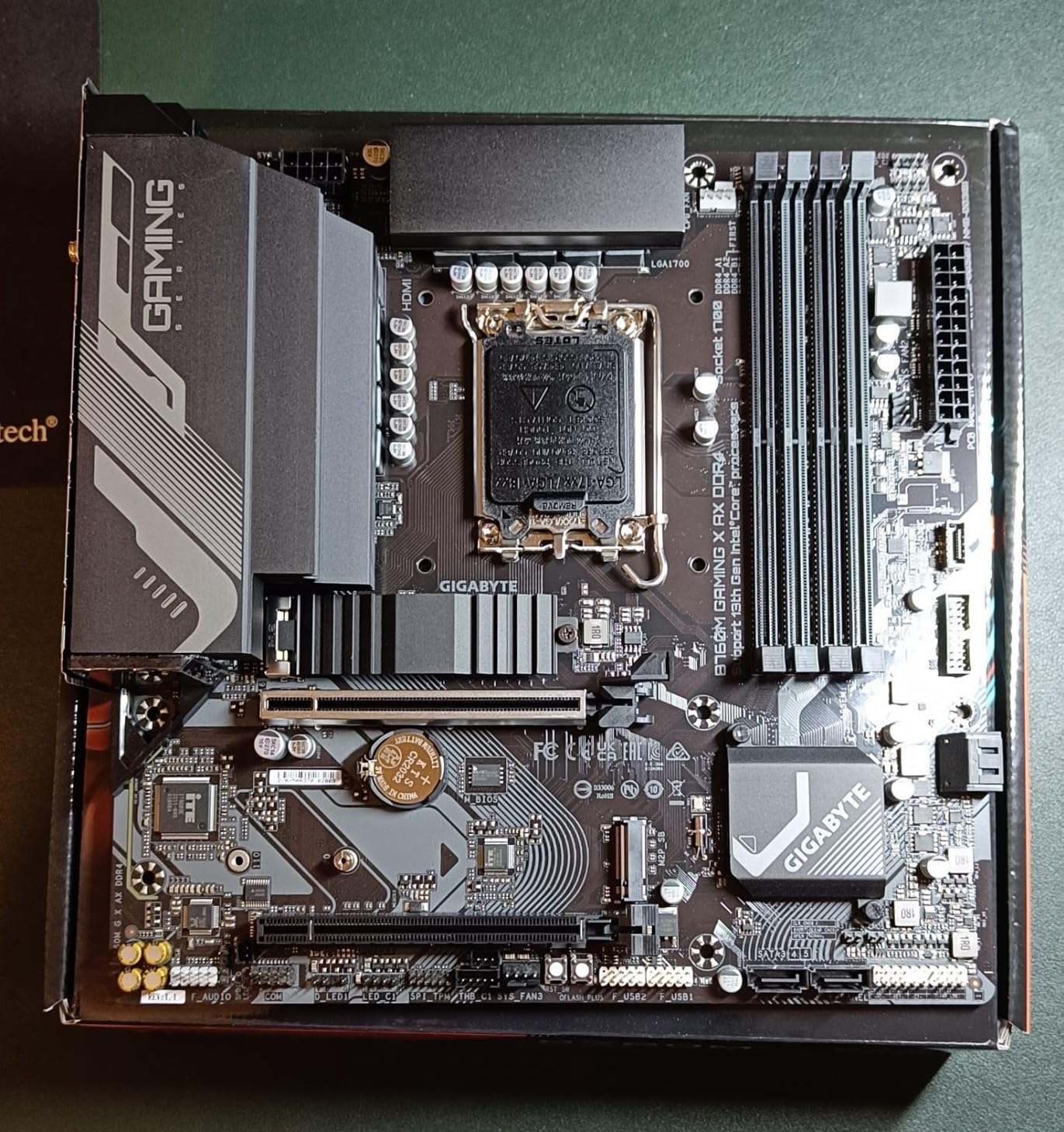 GIGABYTE B760M GAMING X AX DDR4 scheda madre WiFi 6E