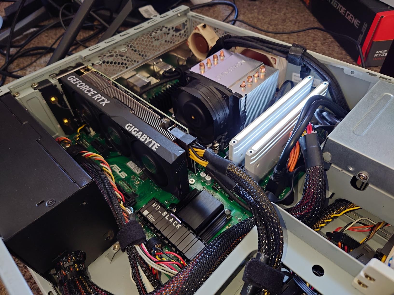 GIGABYTE GeForce RTX 4060 OC Low Profile 8G Scheda Video 8GB