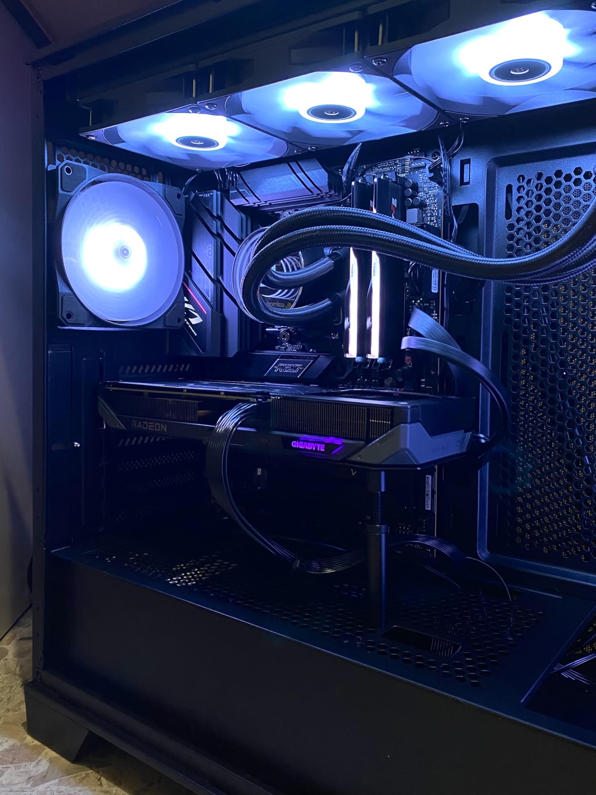 Gigabyte Gaming OC RX 9060 XT scheda grafica 16GB GDDR6