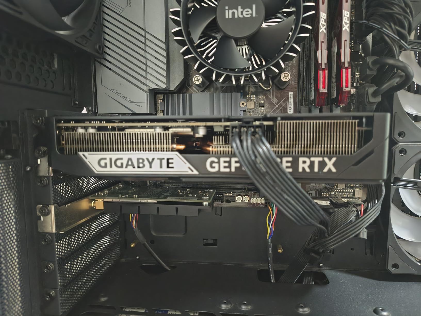 GIGABYTE RTX 5060 Ti WINDFORCE MAX OC 8G scheda video 8GB GDDR7