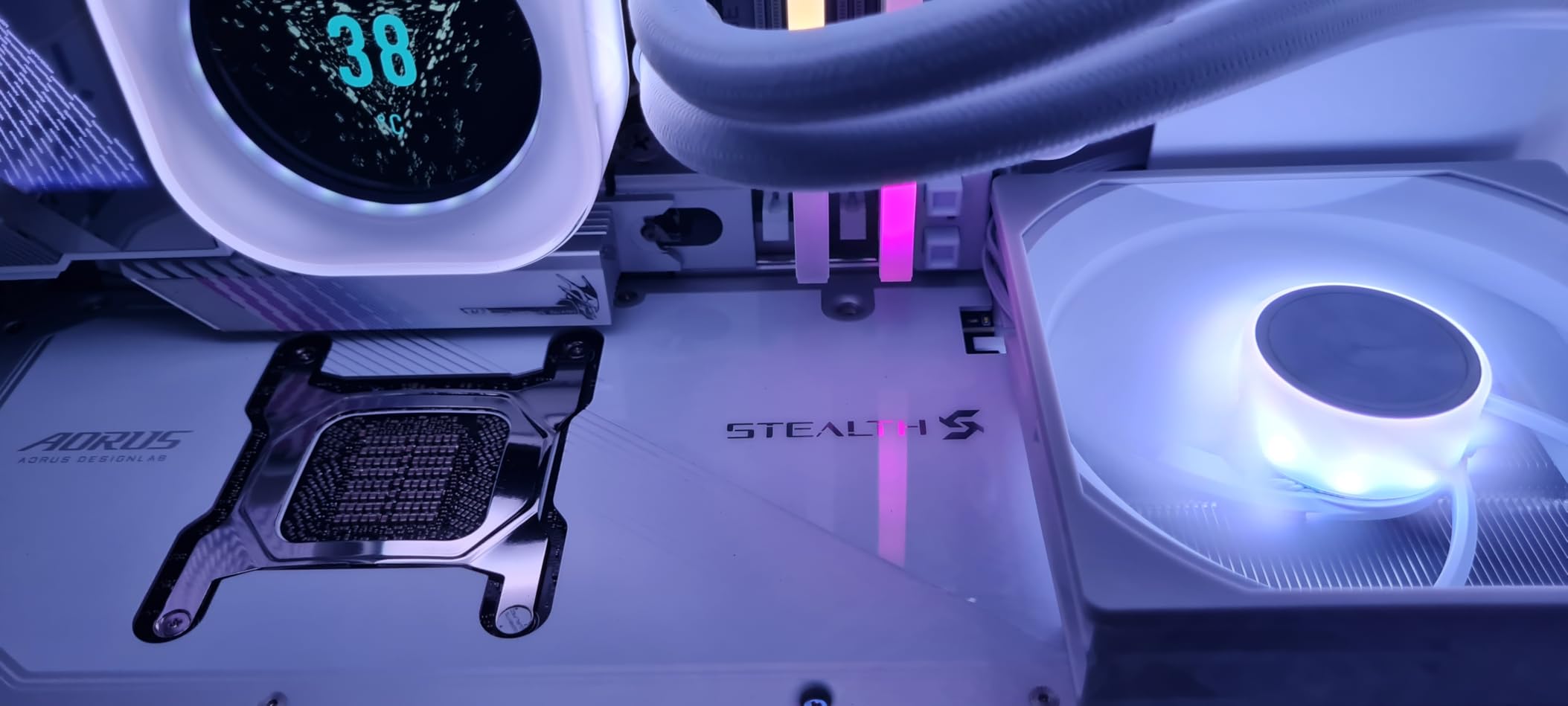 Gigabyte Aorus RTX 5090 Stealth Ice 32G scheda video 32GB