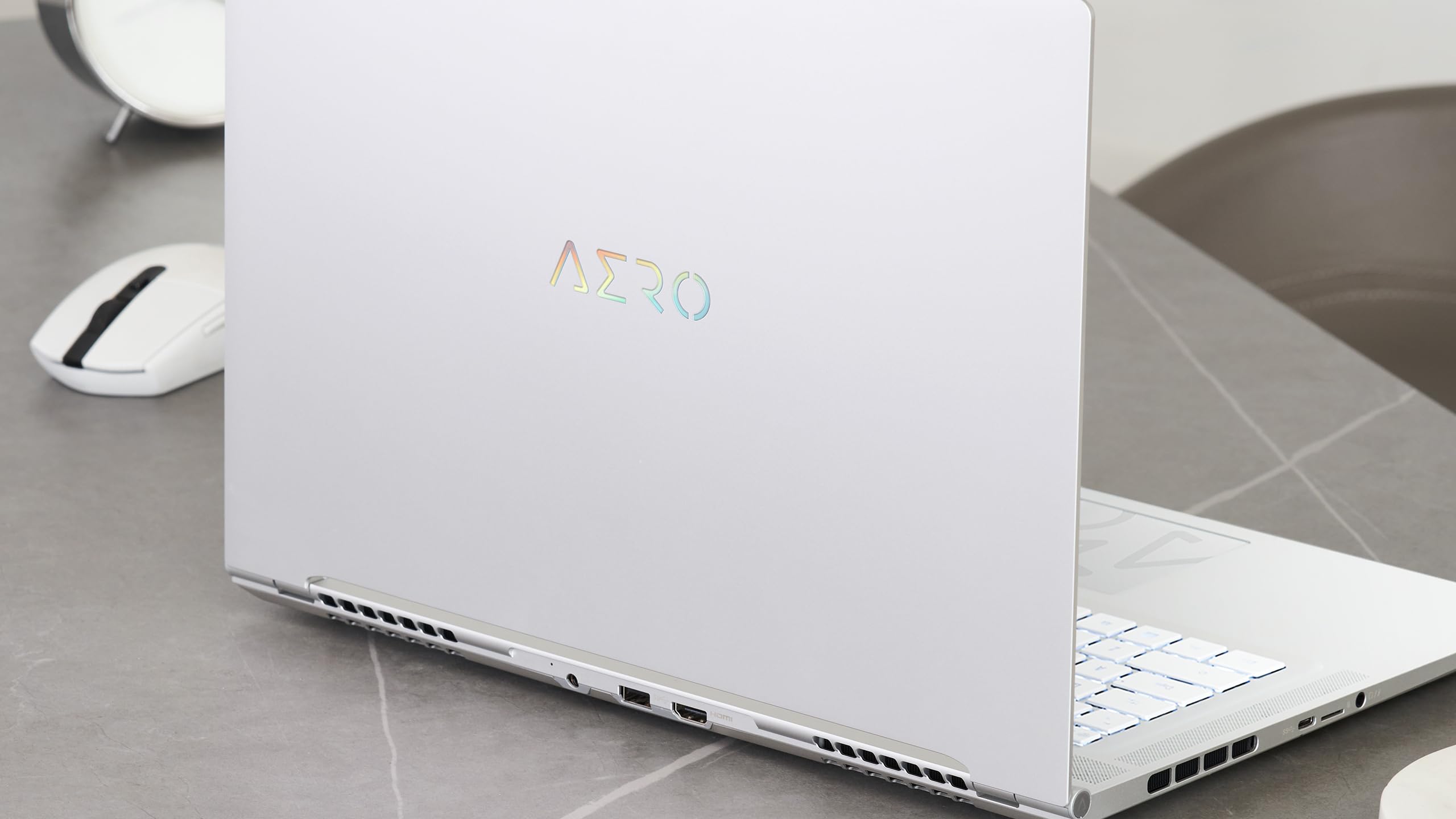 GIGABYTE AERO 16 OLED BSF-73FR994SO notebook OLED