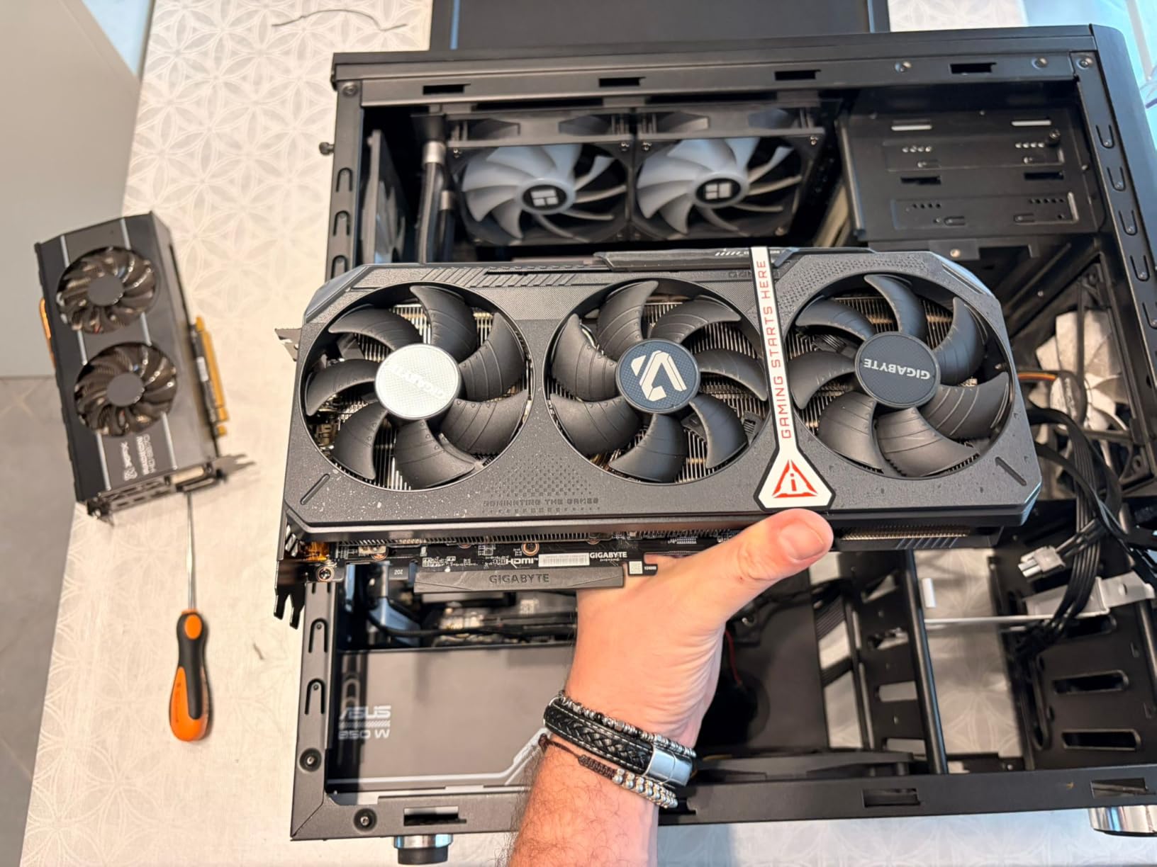 GIGABYTE Gaming OC GV-R9070XTGAMING OC-16GD scheda grafica 16GB