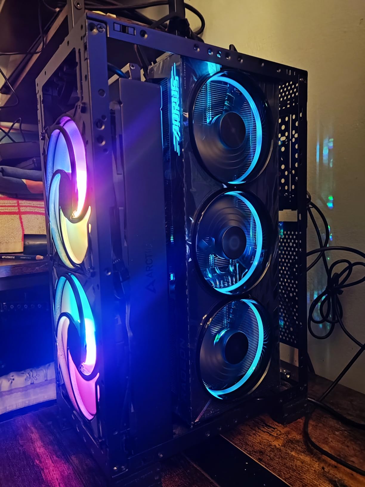 GIGABYTE AORUS Radeon RX 9070 XT ELITE 16G Scheda Video 16GB GDDR6