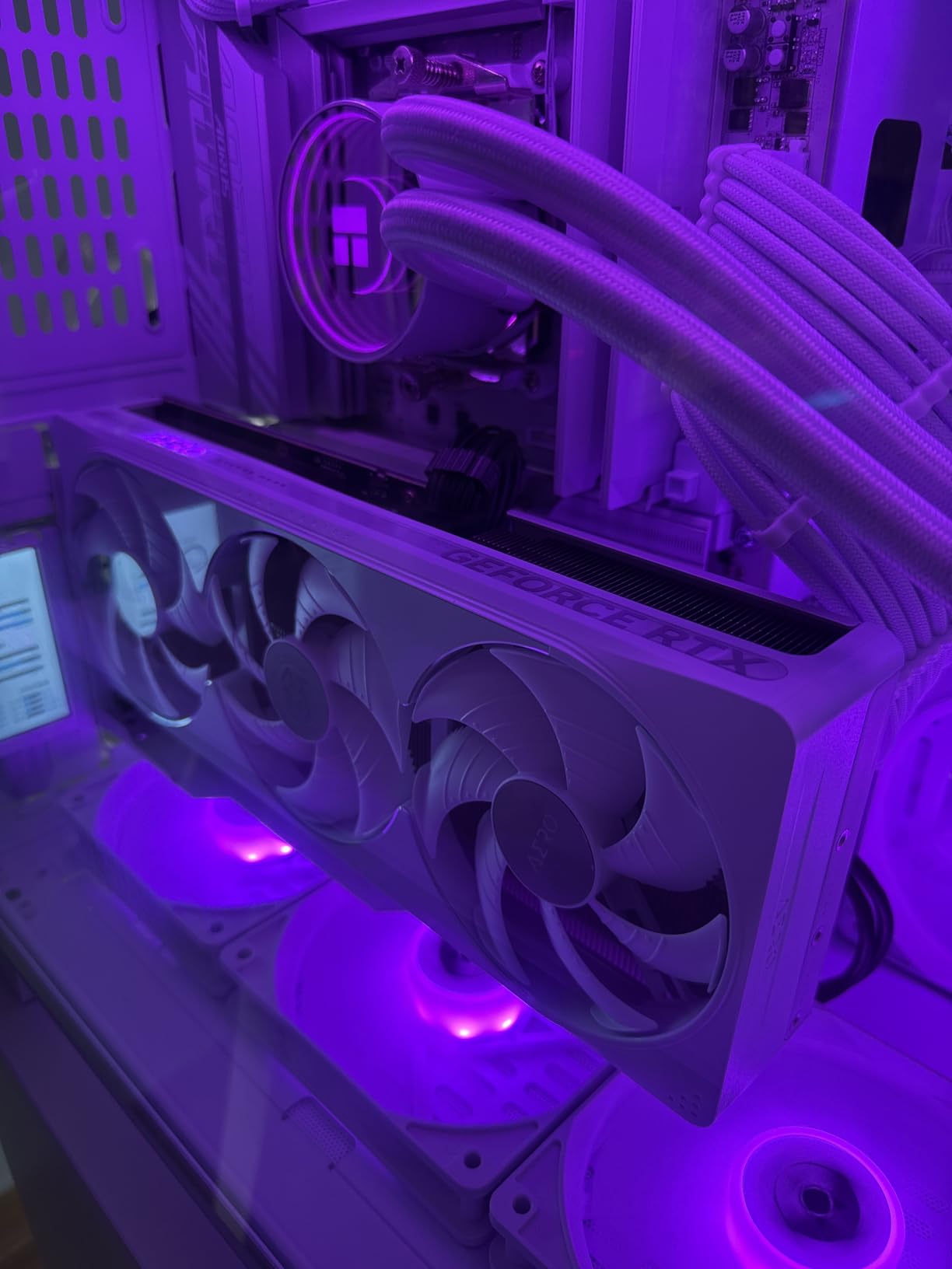 Gigabyte RTX 5080 Aero OC SFF Scheda Video 16GB GDDR7
