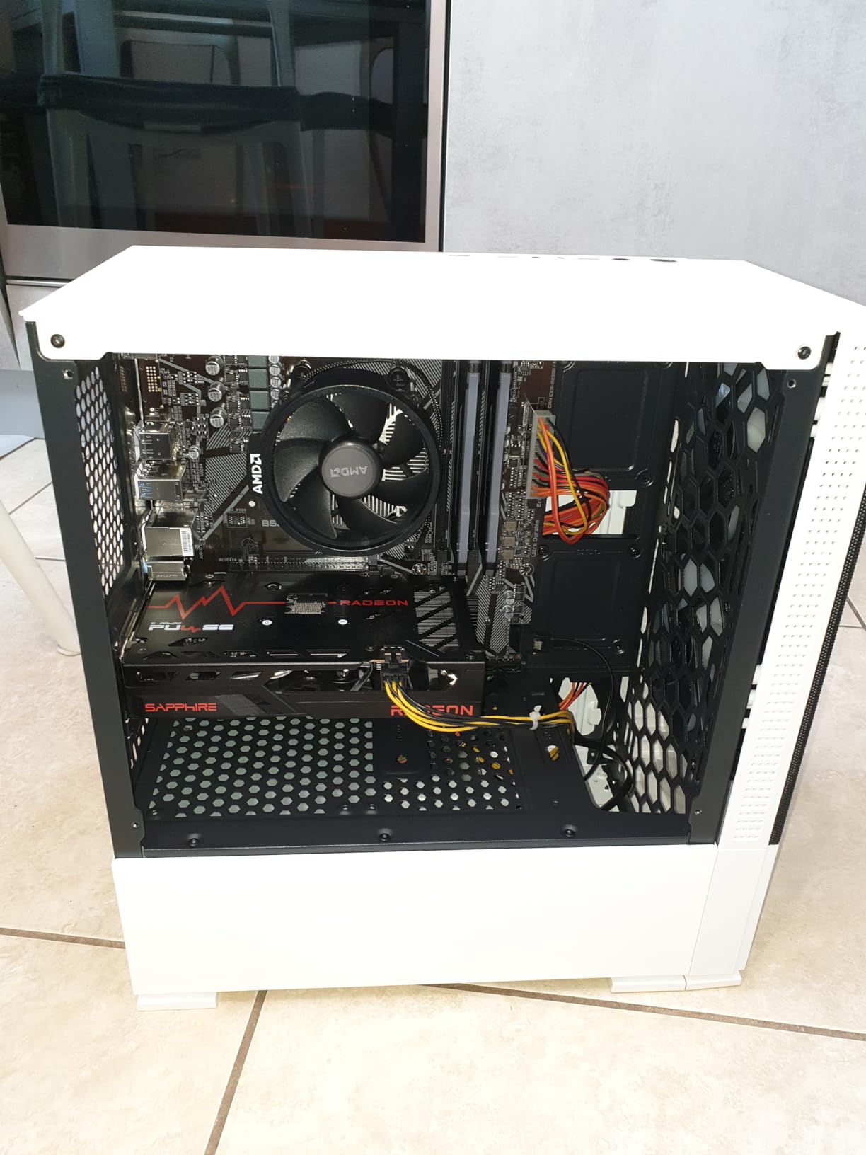 GIGABYTE B550M K Scheda madre Micro ATX DDR4 PCIe 4.0