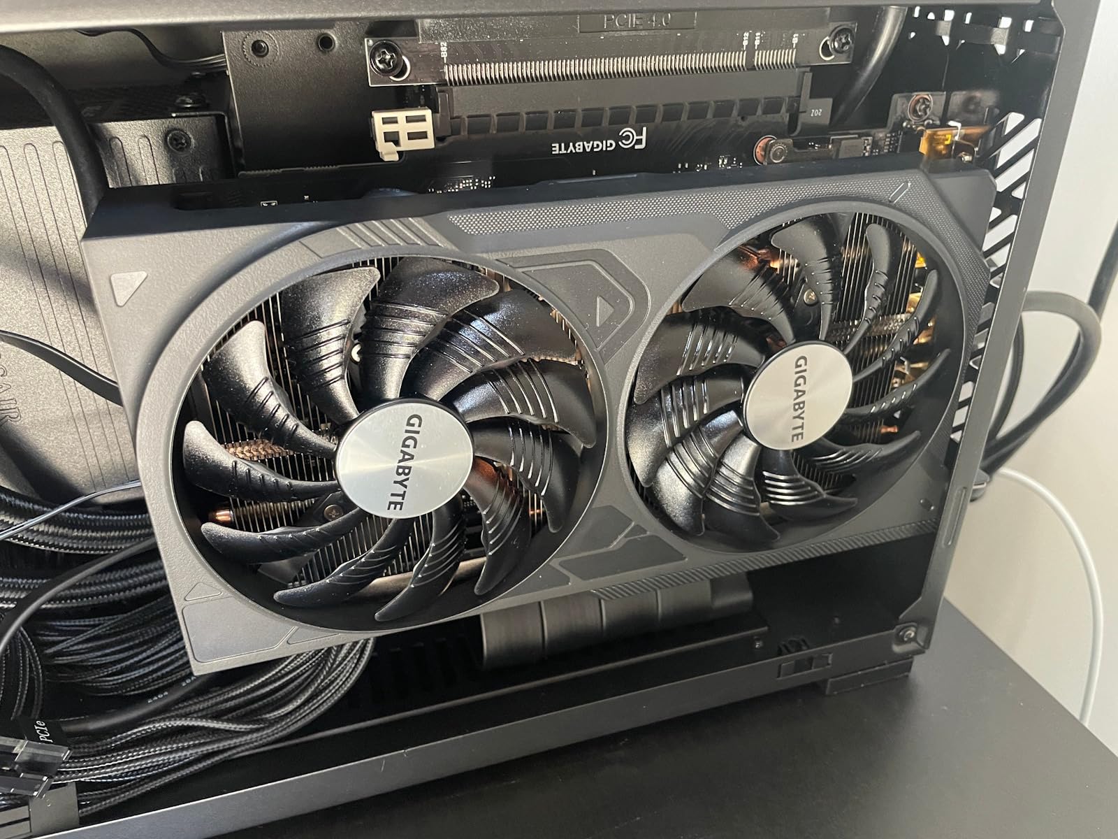 GIGABYTE RTX 4060 Ti WINDFORCE OC 8G scheda video 8GB