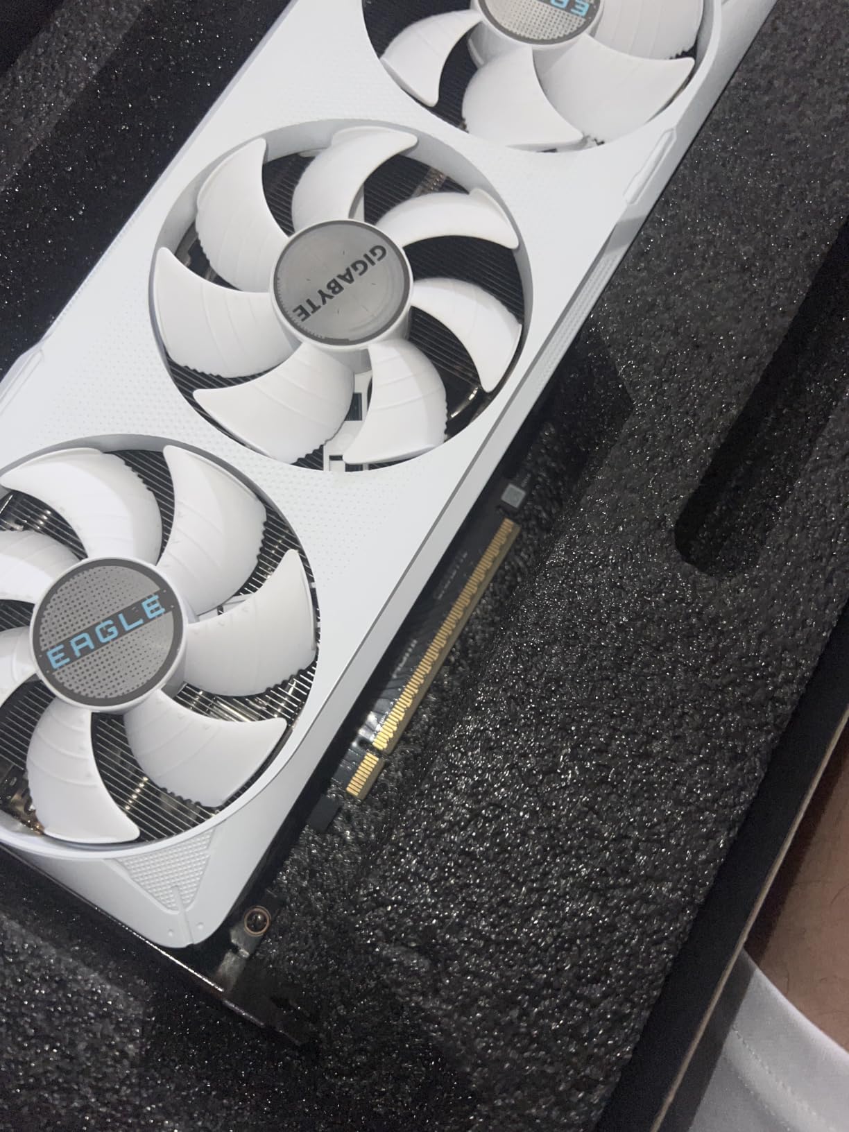 GIGABYTE RTX 5070 EAGLE OC ICE SFF 12G scheda grafica 12GB GDDR7
