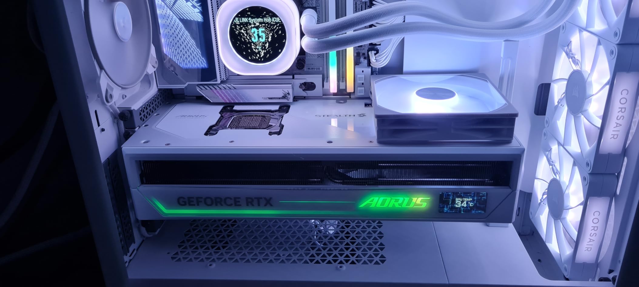 Gigabyte Aorus RTX 5090 Stealth Ice 32G scheda video 32GB