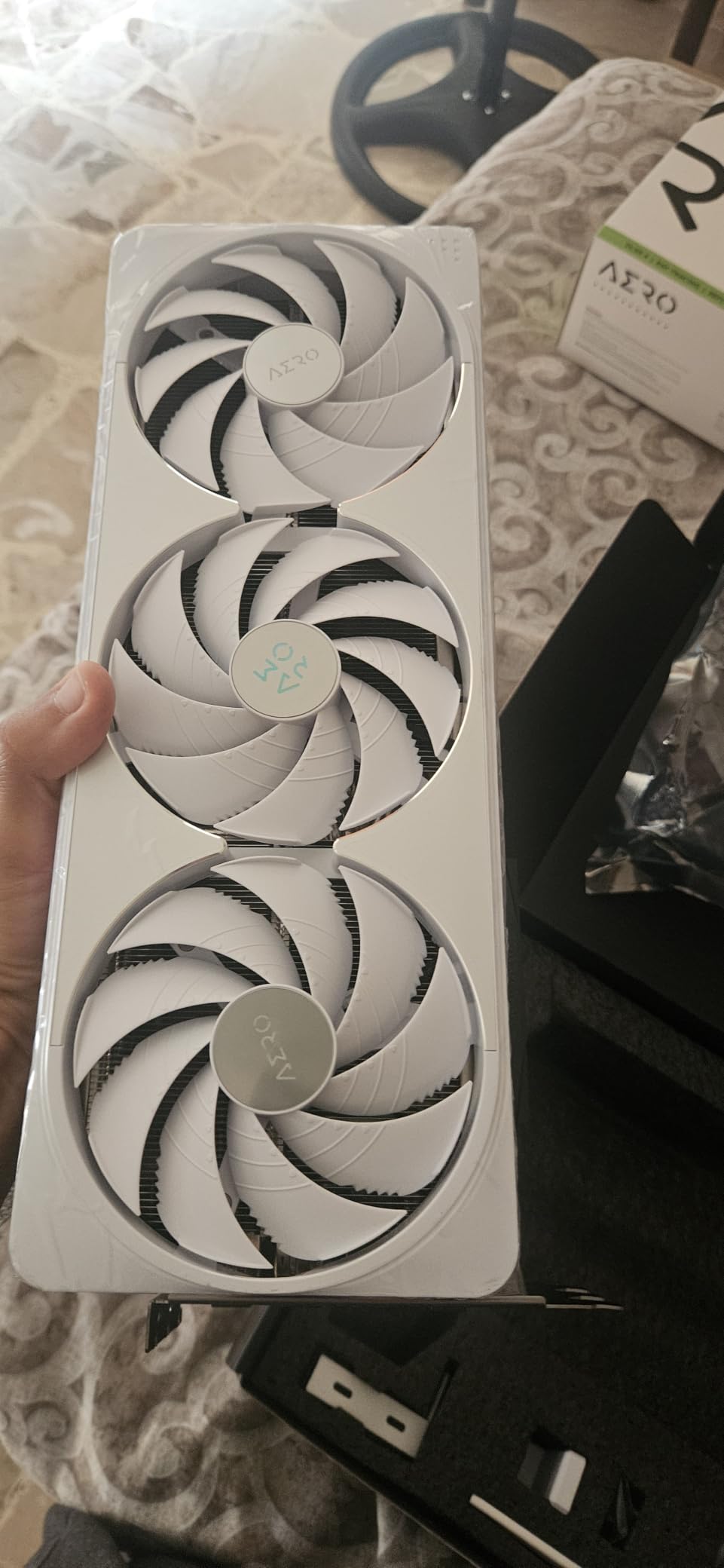 Gigabyte RTX 5070 Ti Aero OC Scheda Video 16GB GDDR7