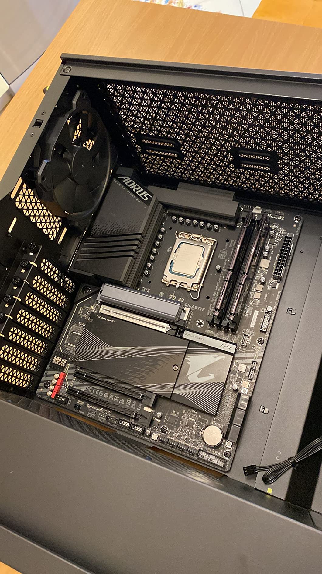 Gigabyte Aorus Z790 Elite AX scheda madre DDR5 WiFi 6E