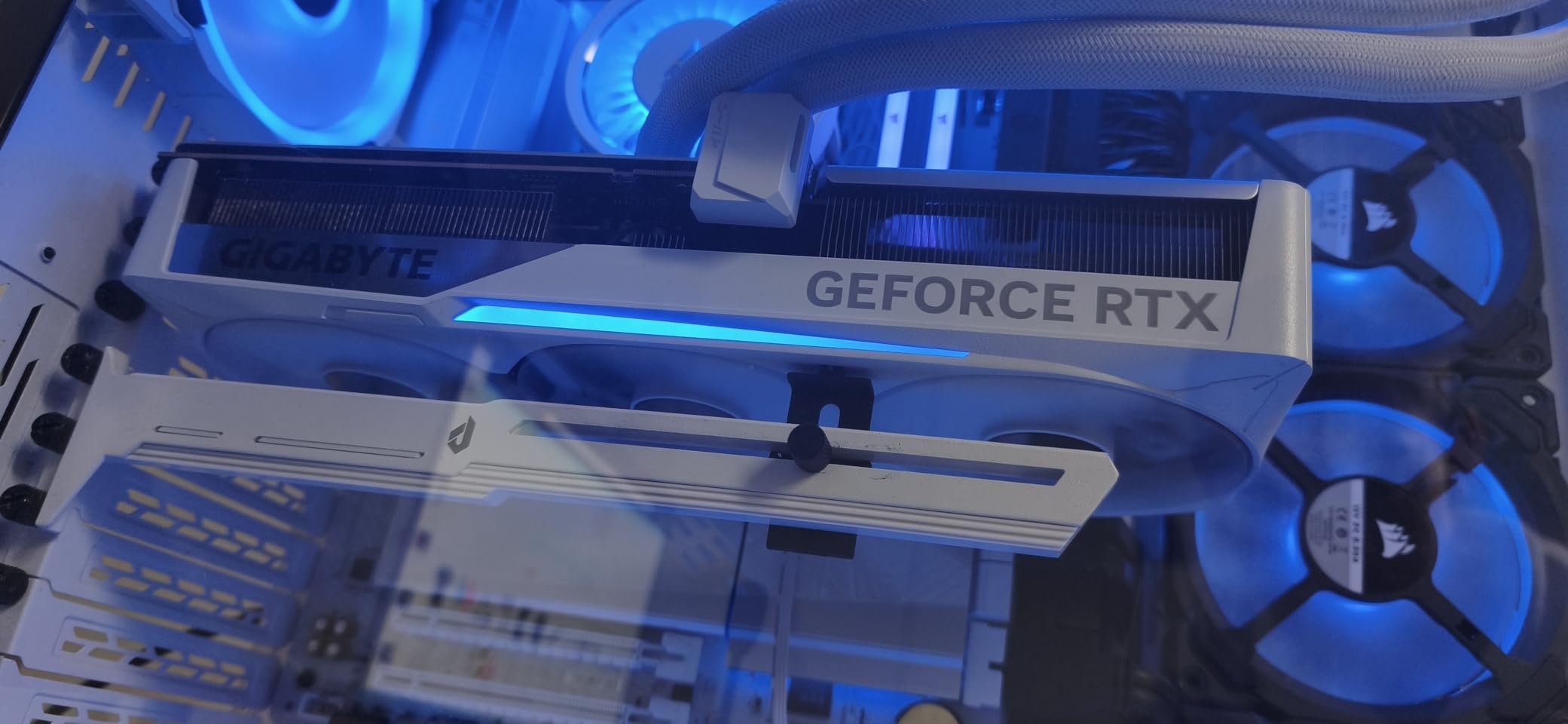 Gigabyte RTX 5070 Ti Eagle OC Ice SFF 16G scheda video 16GB GDDR7