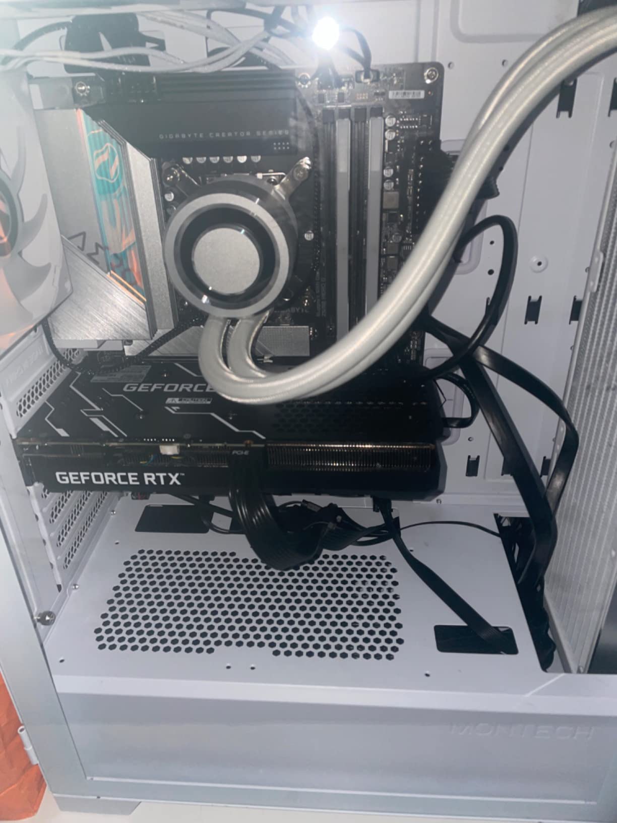 GIGABYTE Z690 AERO G DDR5 scheda madre ATX