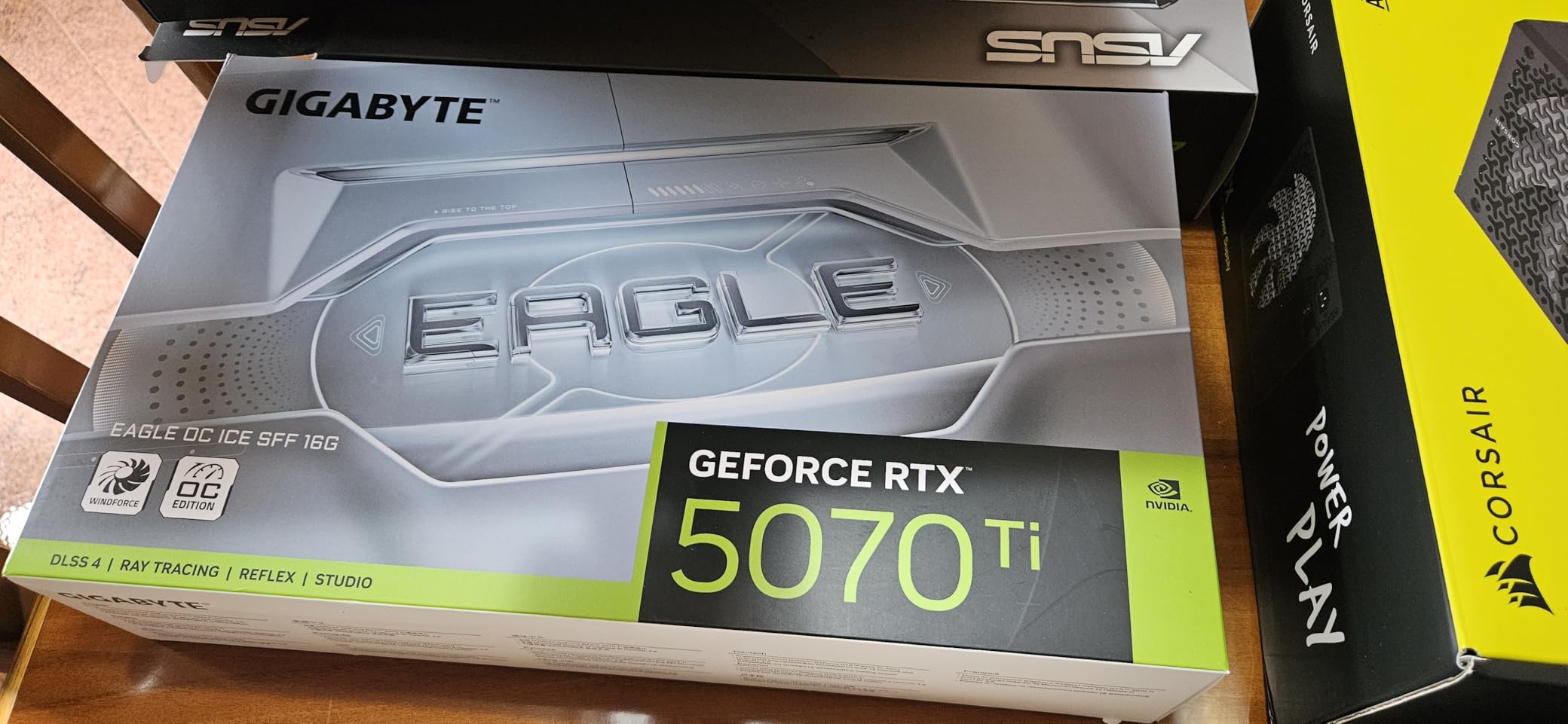 Gigabyte RTX 5070 Ti Eagle OC Ice SFF 16G scheda video 16GB GDDR7