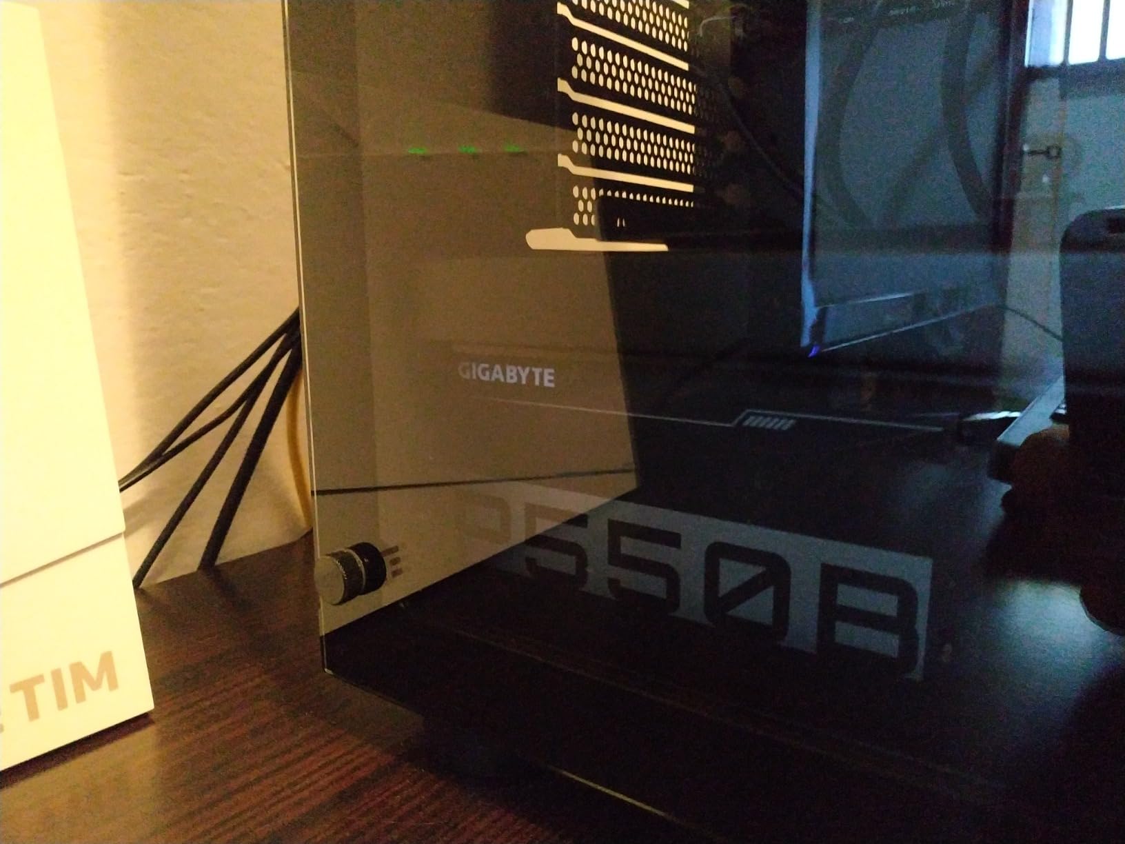 AORUS CV27F monitor gaming curvo 27 pollici 165Hz