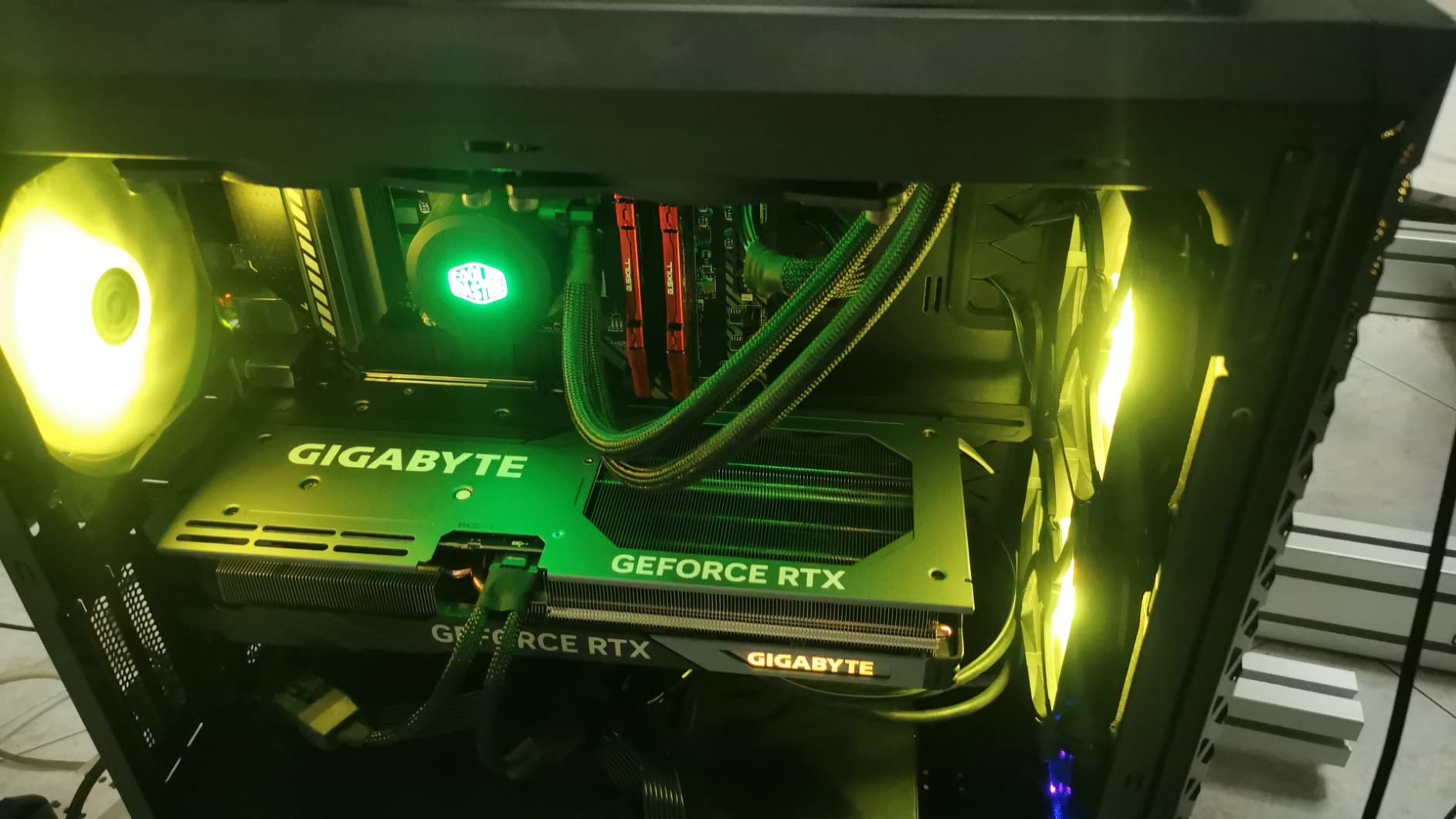 GIGABYTE RTX 4070 Ti GAMING OC scheda video 12GB GDDR6X
