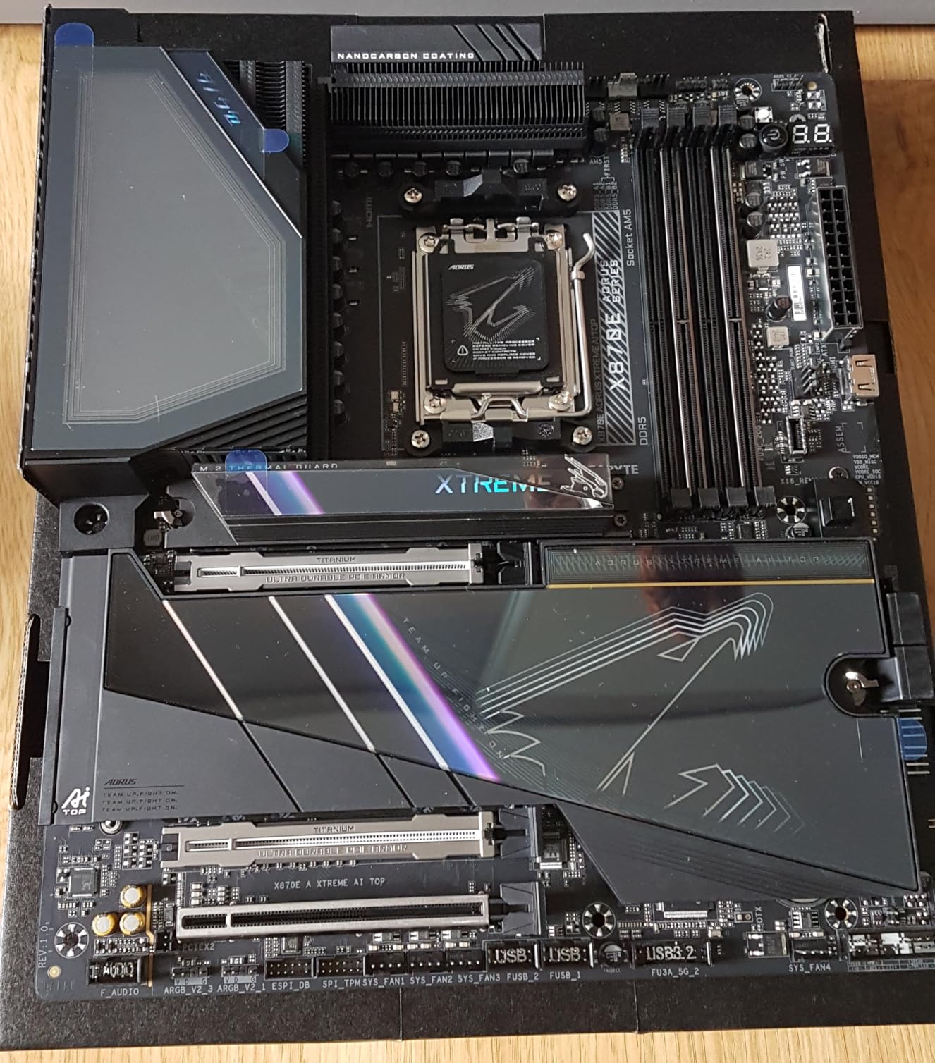 GIGABYTE X870E AORUS XTREME AI TOP scheda madre AM5 Wi-Fi 7