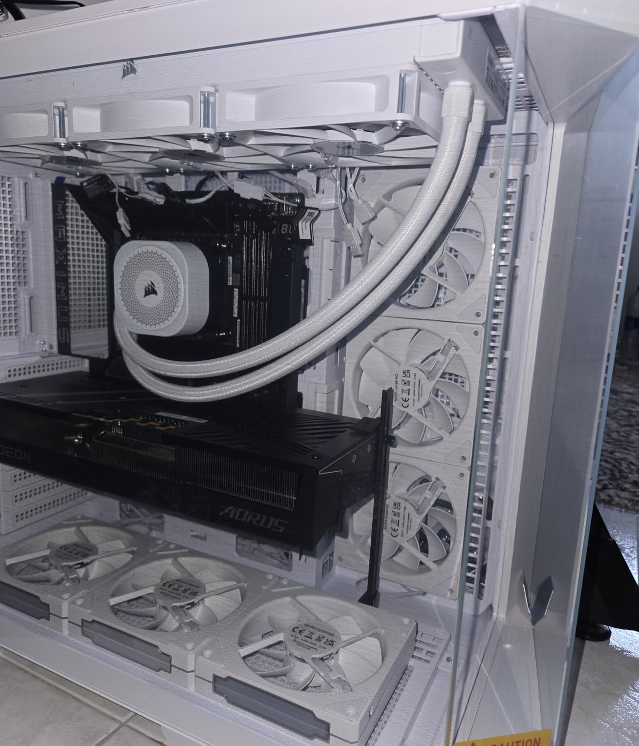 GIGABYTE AORUS Radeon RX 9070 XT ELITE 16G Scheda Video 16GB GDDR6