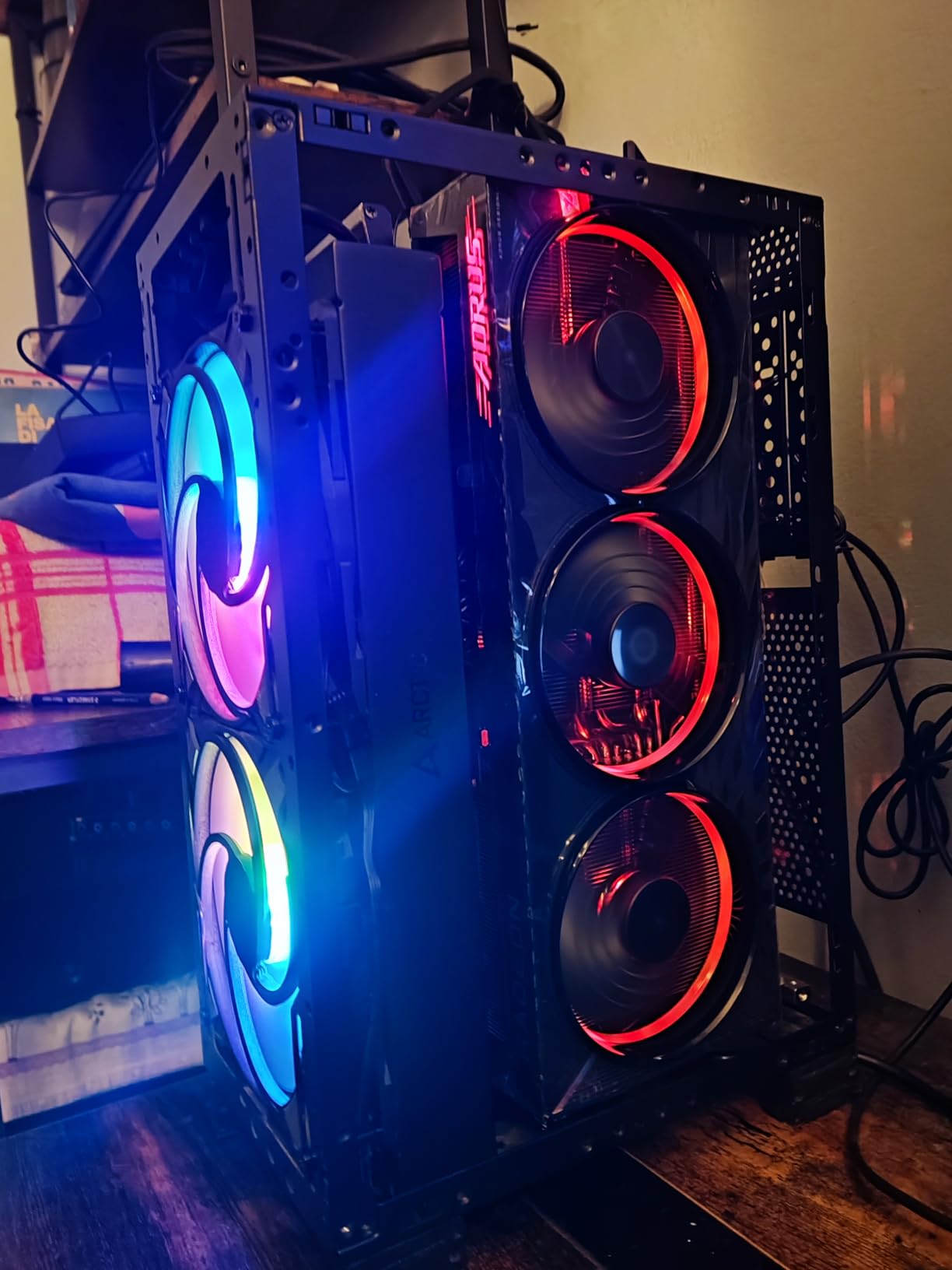 GIGABYTE AORUS Radeon RX 9070 XT ELITE 16G Scheda Video 16GB GDDR6