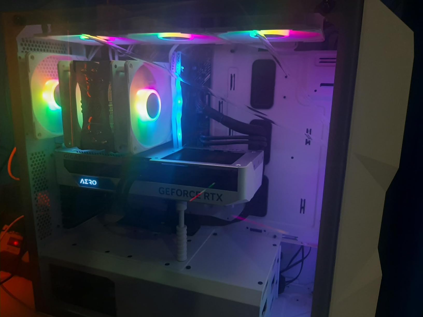 Gigabyte RTX 4070 Aero OC 12G scheda video GDDR6X bianca