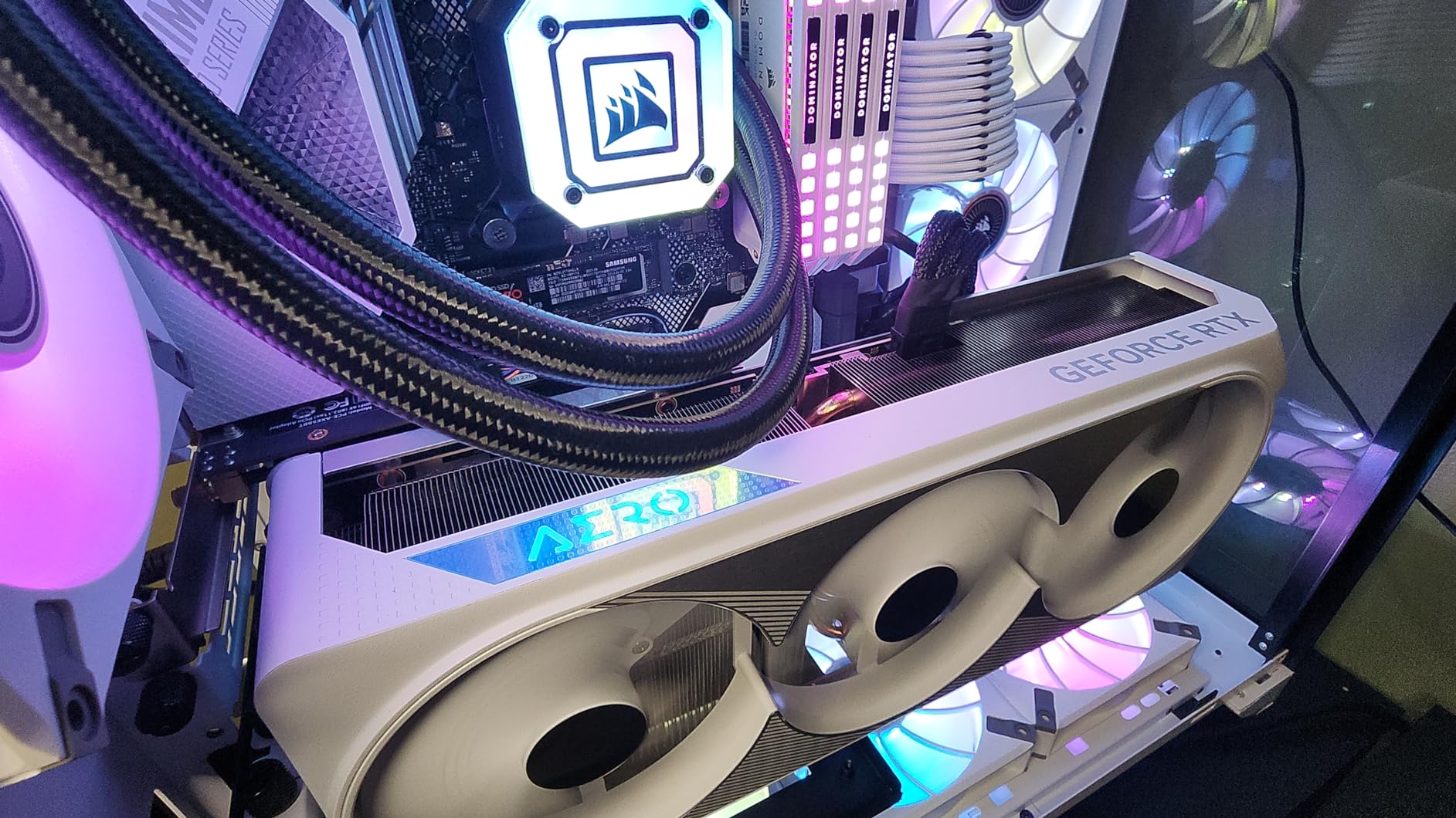 GIGABYTE RTX 4080 AERO OC 16G Scheda Video 16GB GDDR6X bianca