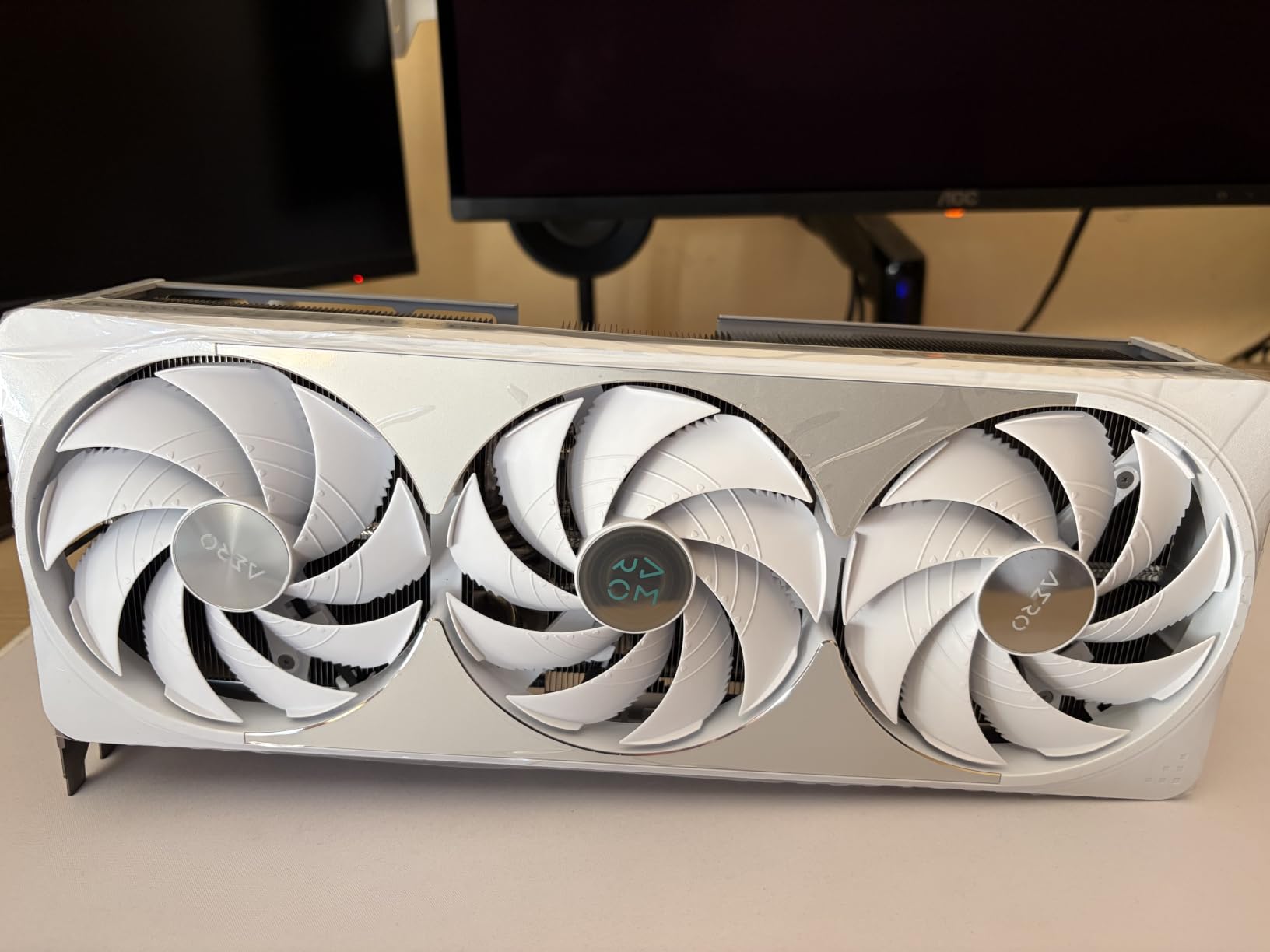 Gigabyte RTX 5070 Ti Aero OC Scheda Video 16GB GDDR7