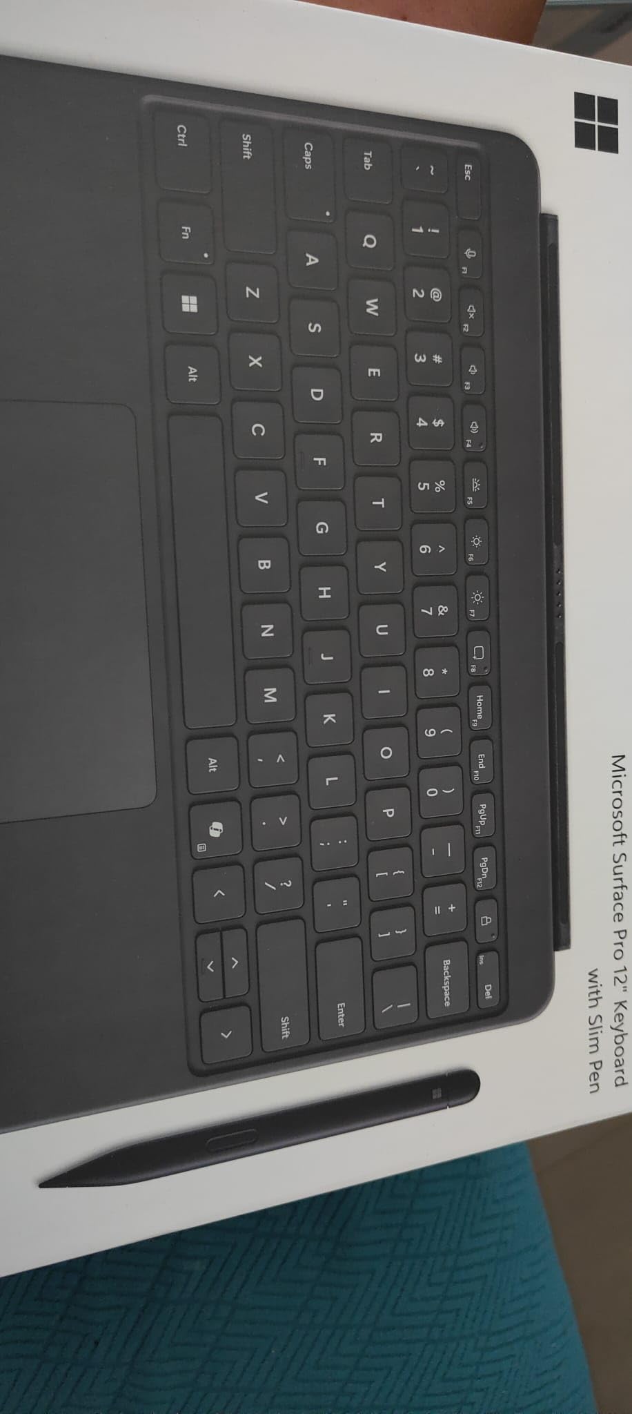 Microsoft Surface Pro 12 tastiera retroilluminata con Slim Pen ardesia