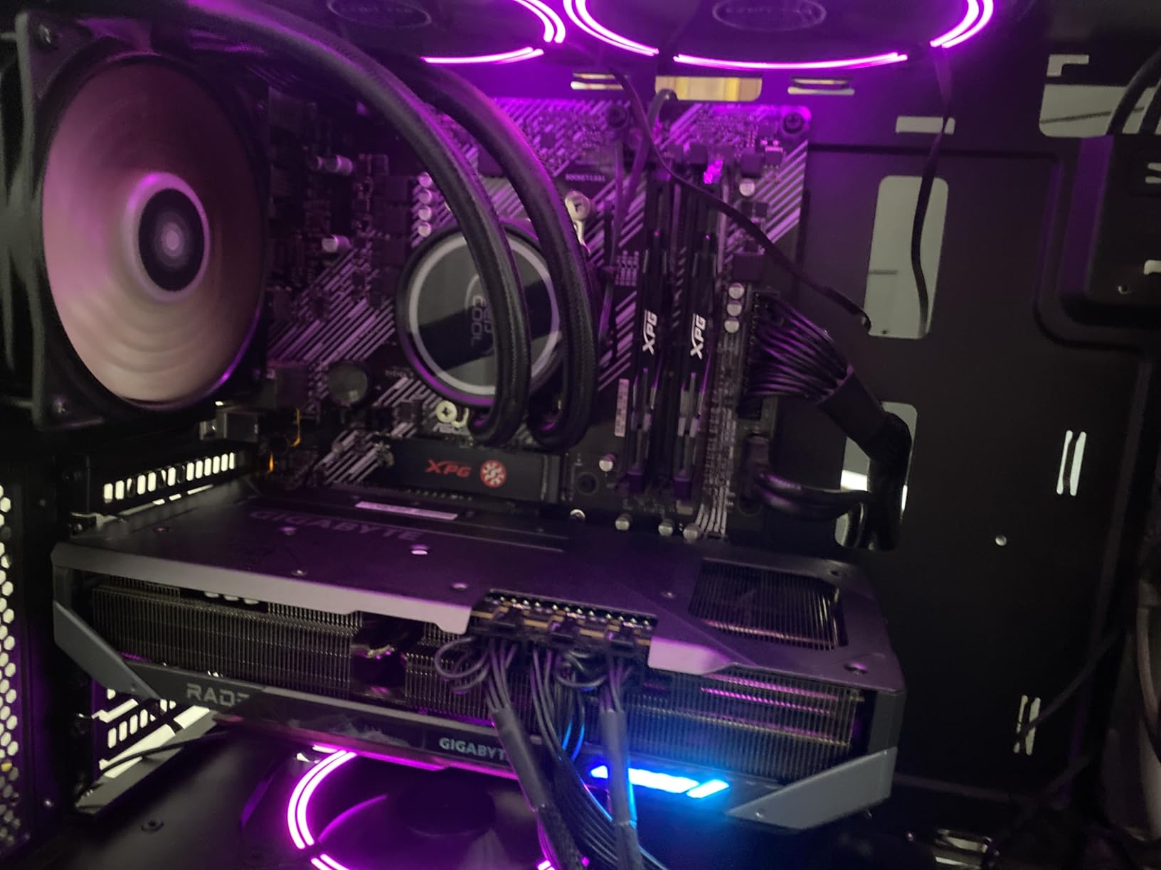 GIGABYTE Gaming OC GV-R9070XTGAMING OC-16GD scheda grafica 16GB