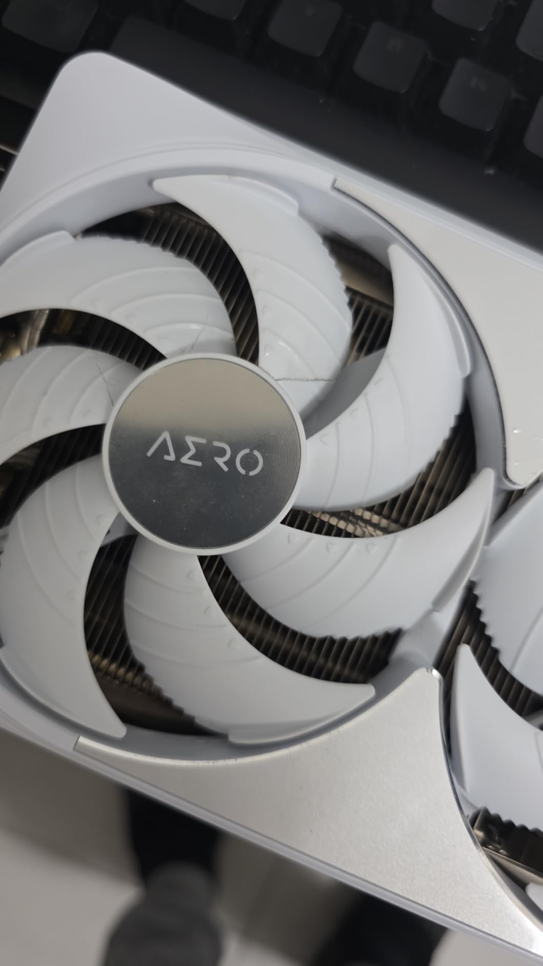Gigabyte RTX 5080 Aero OC SFF Scheda Video 16GB GDDR7