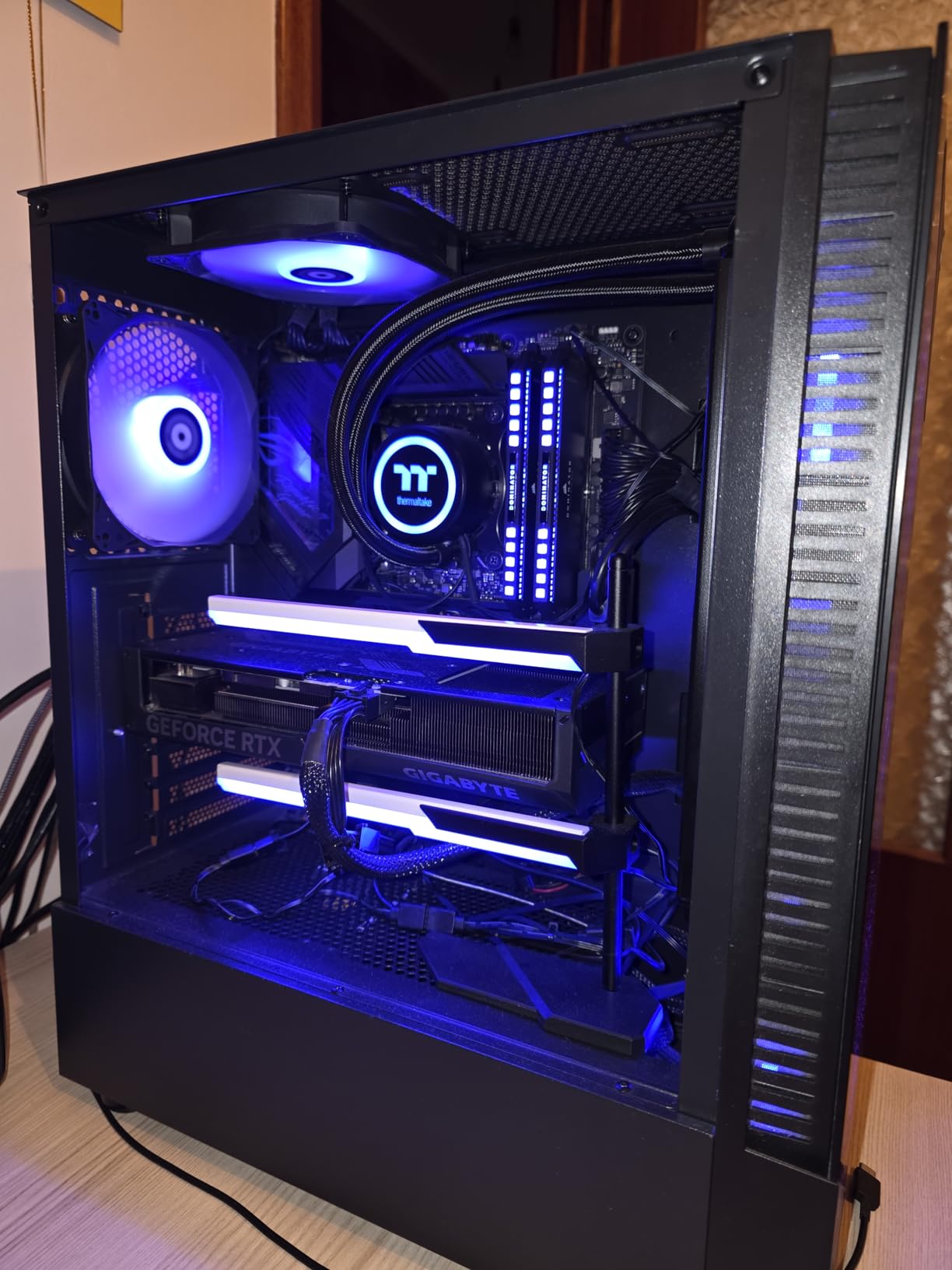 GIGABYTE WINDFORCE OC RTX 4070 scheda grafica 12GB GDDR6X