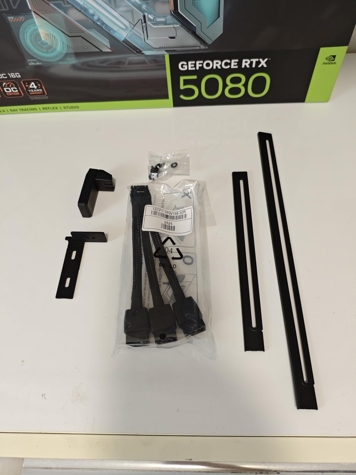 GIGABYTE GAMING OC GeForce RTX 5080 16G scheda video GDDR7
